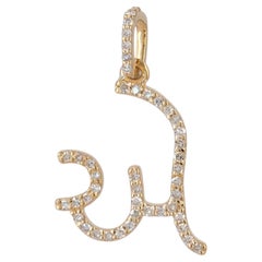 Ciondolo con charme dell'alfabeto gujarati in oro giallo massiccio 14k con diamante naturale