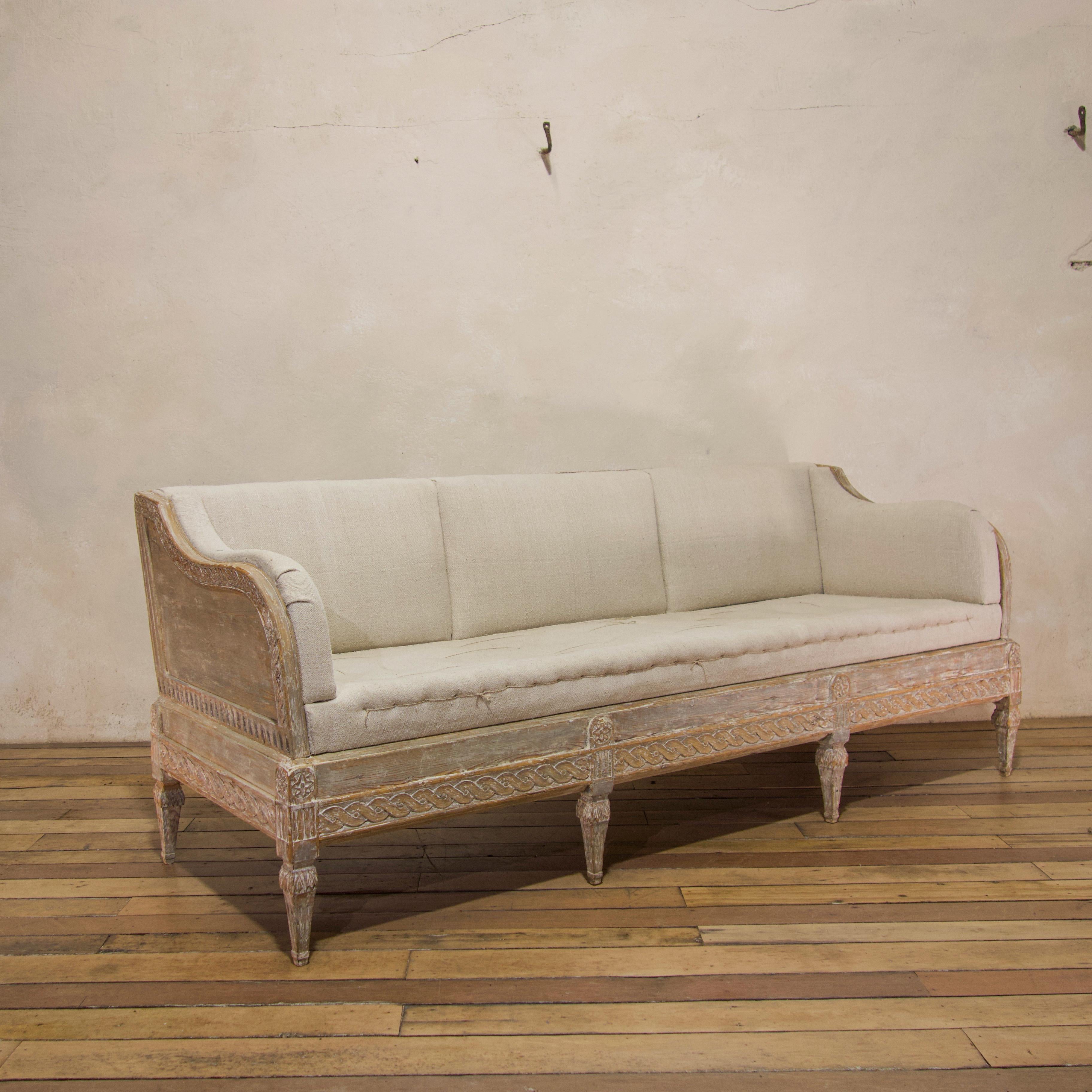 Gustavian Period Swedish Trågsoffa Sofa, Original Painted In Good Condition In Basingstoke, Hampshire