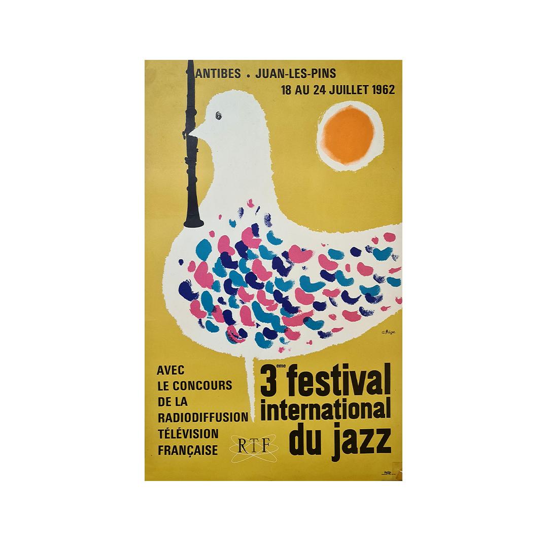 Originalplakat von A. Hage aus dem Jahr 1962 zur Bewerbung des 3. internationalen Jazzfestivals, das in Antibes und Juan-les-pins stattfand.

Ausstellung - Musik - Show - Antibes

Juan Les Pins - RTF - MSP