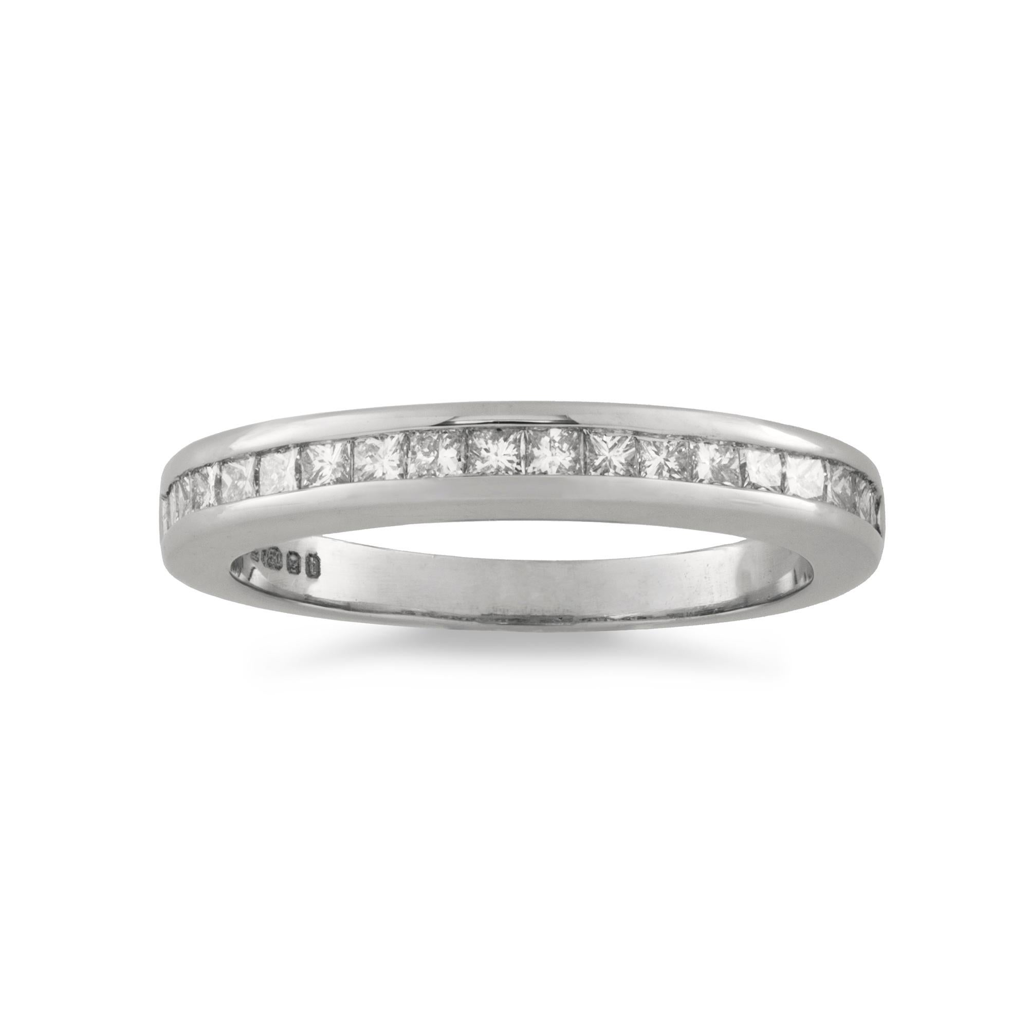 Contemporain Bague d'éternité en diamant taillé en princesse en vente