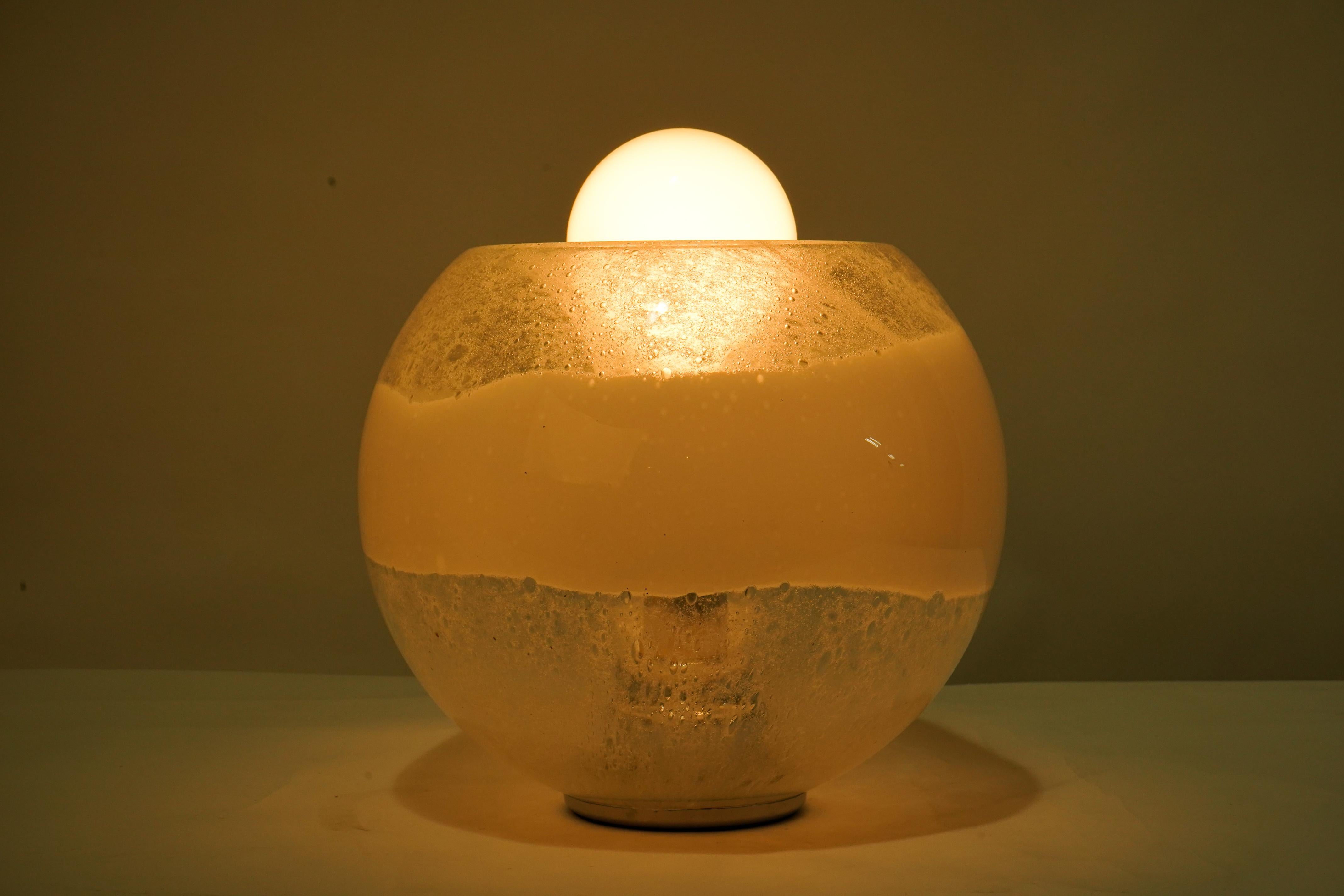 Tischlampe aus mundgeblasenem Muranoglas (Moderne der Mitte des Jahrhunderts) im Angebot