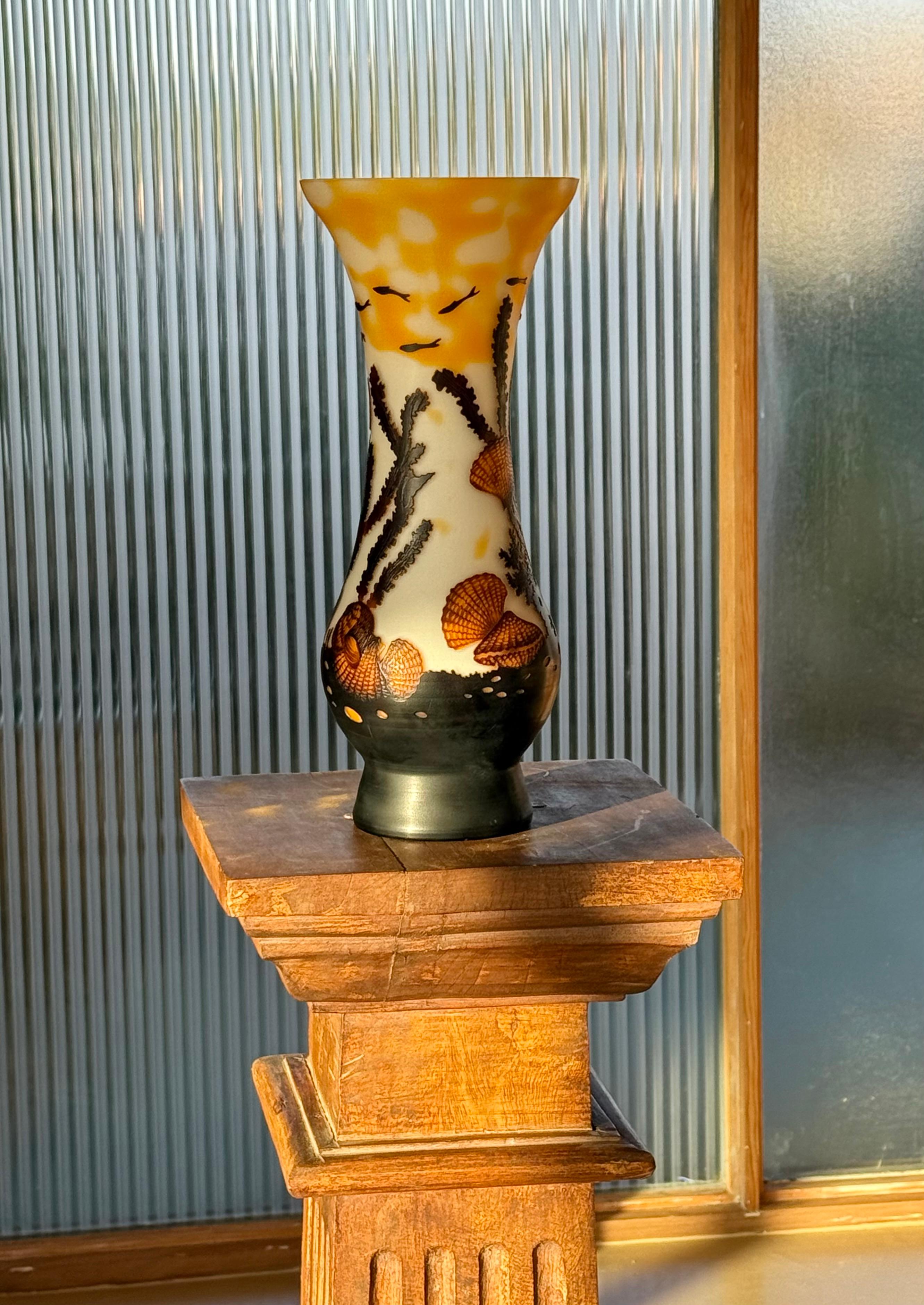 A hand-blown vase with sea motif after Émile Gallé, 20th century For Sale 1