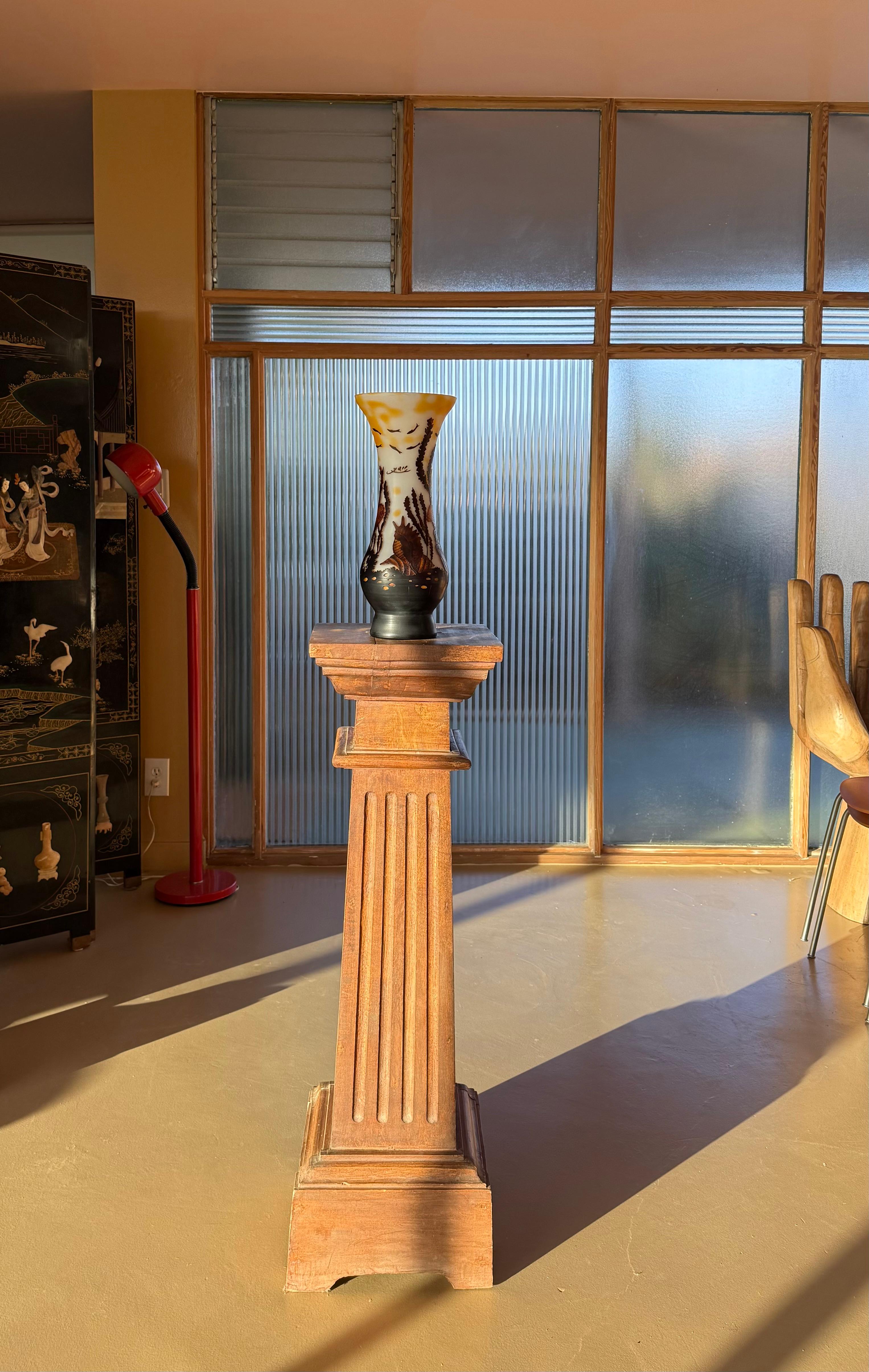 A hand-blown vase with sea motif after Émile Gallé, 20th century For Sale 3