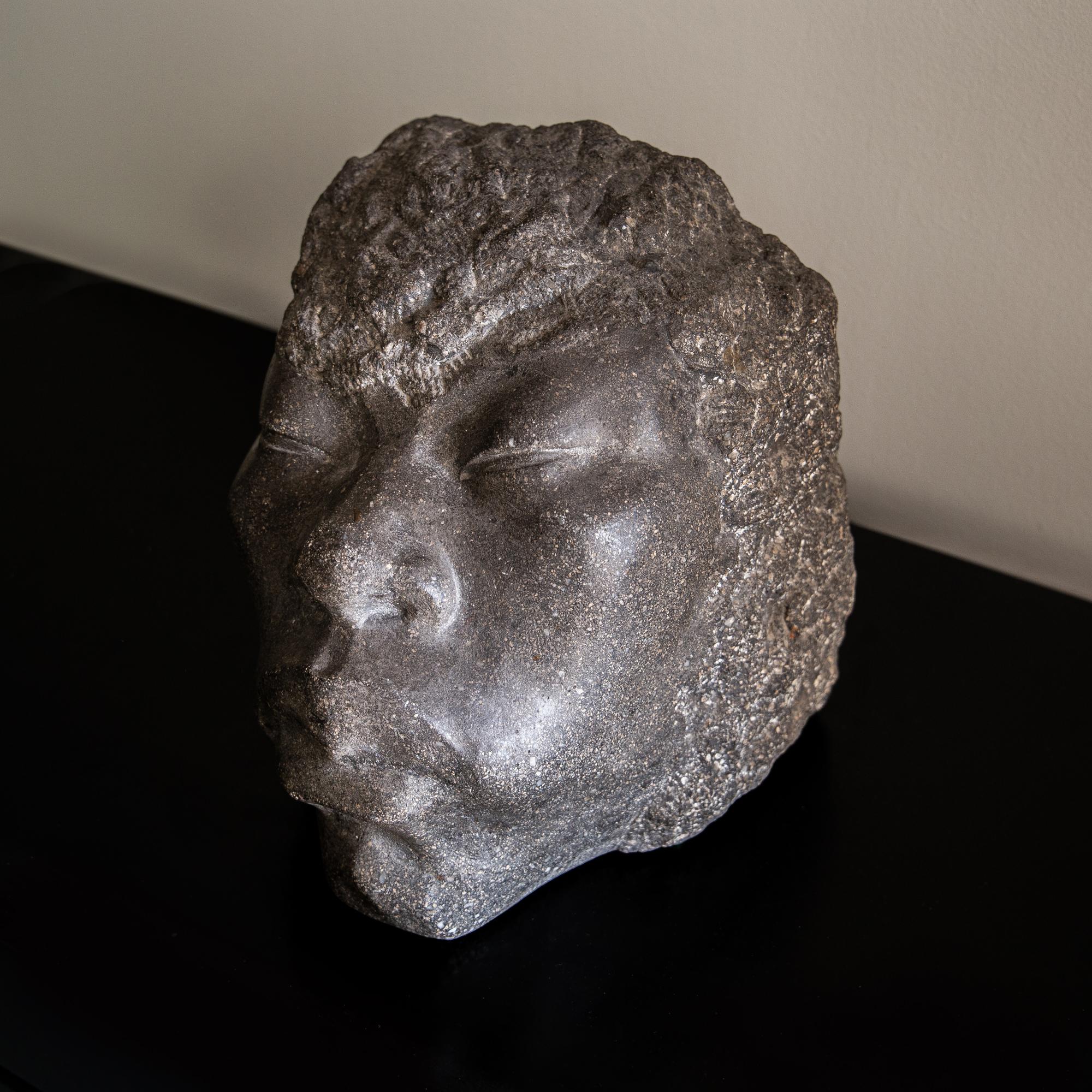 Belga Testa africana scolpita a mano dallo scultore Arthur Dupagne, Belgio - prima metà del XX secolo. in vendita