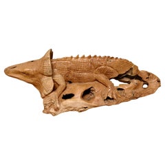 Iguane en bois vivant sculpté à la main à partir d'une seule pièce de bois.