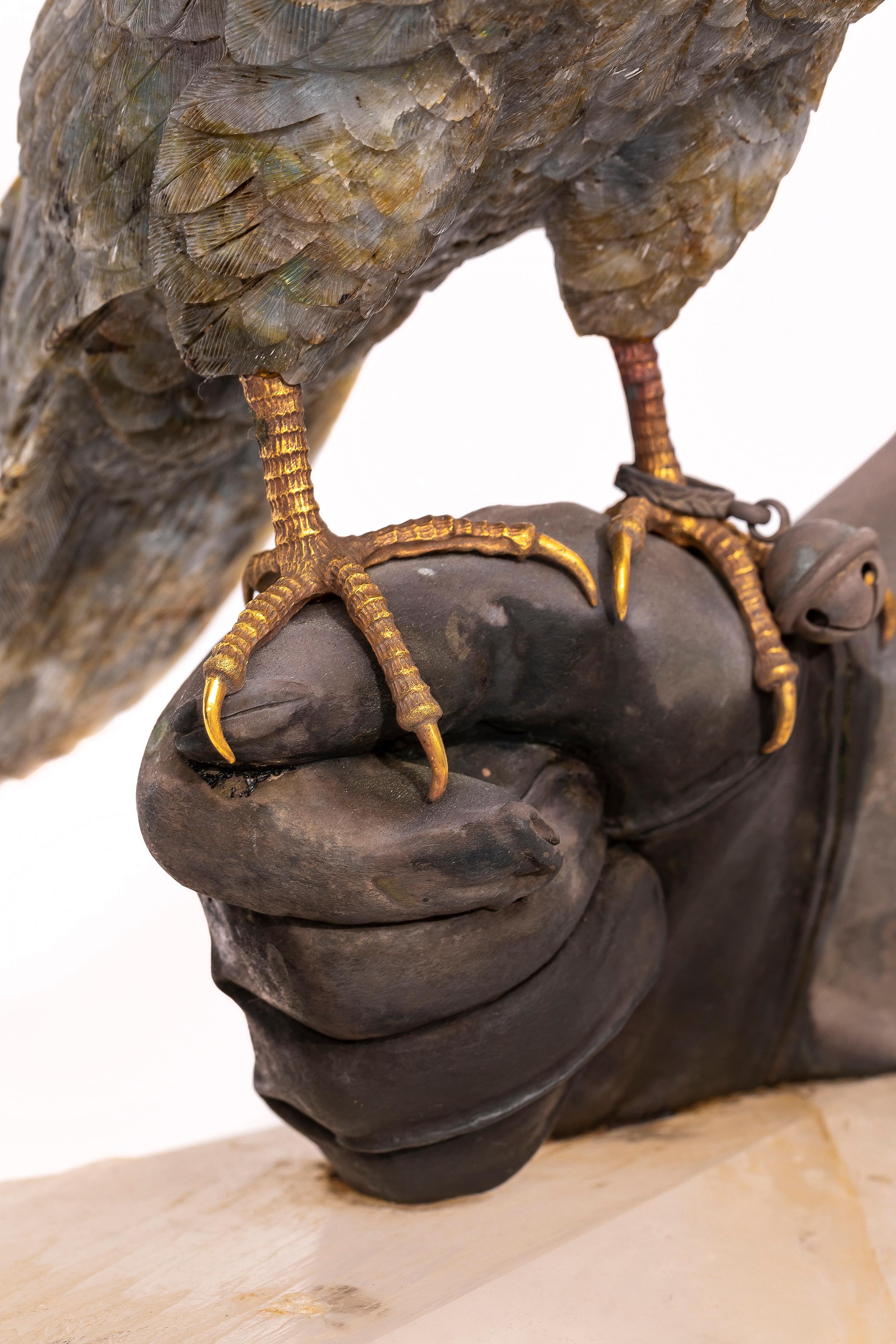 Falcon en labradorite semi-précieuse, sculpté et poli à la main, par Zadora en vente 3