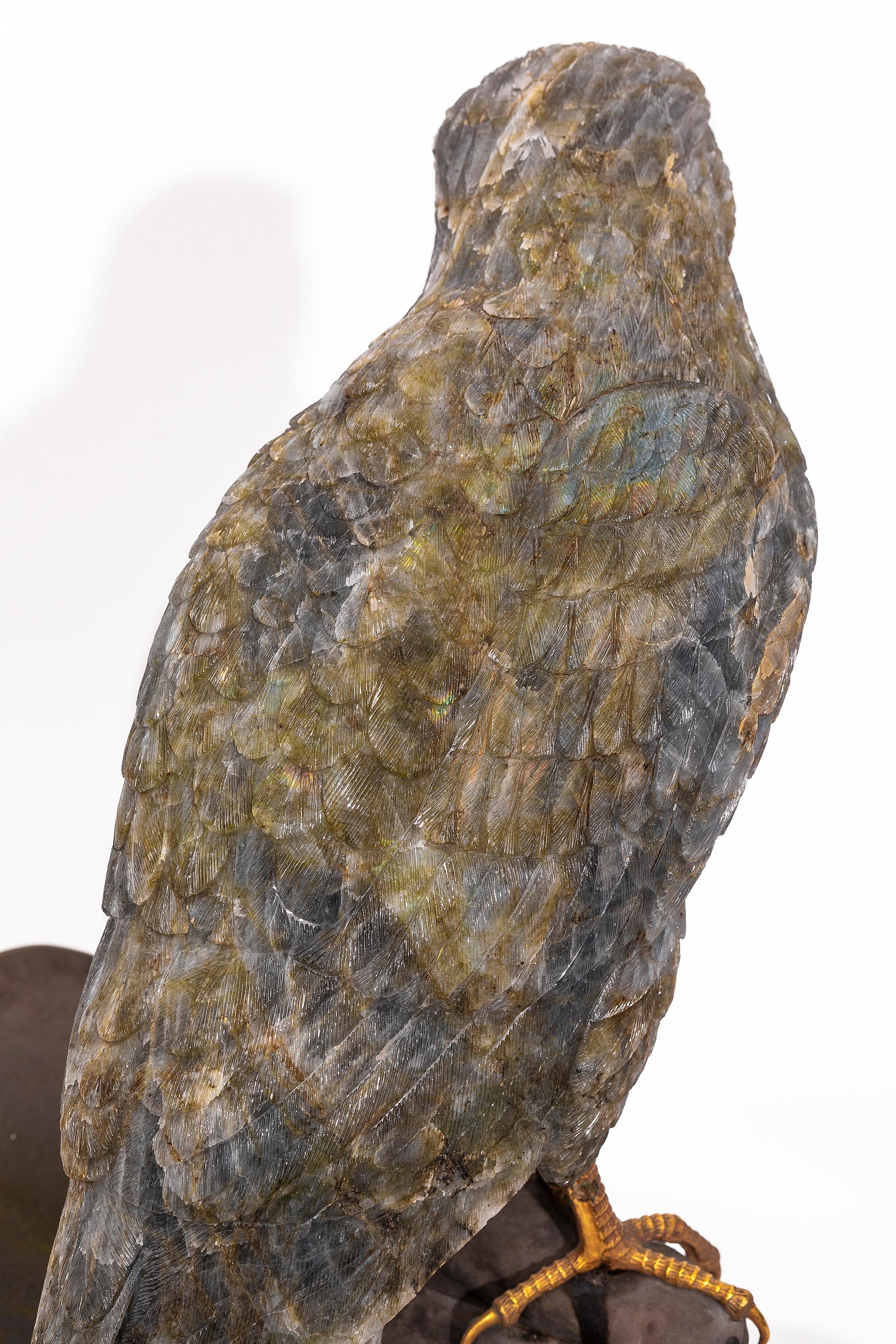 Falcon en labradorite semi-précieuse, sculpté et poli à la main, par Zadora en vente 5