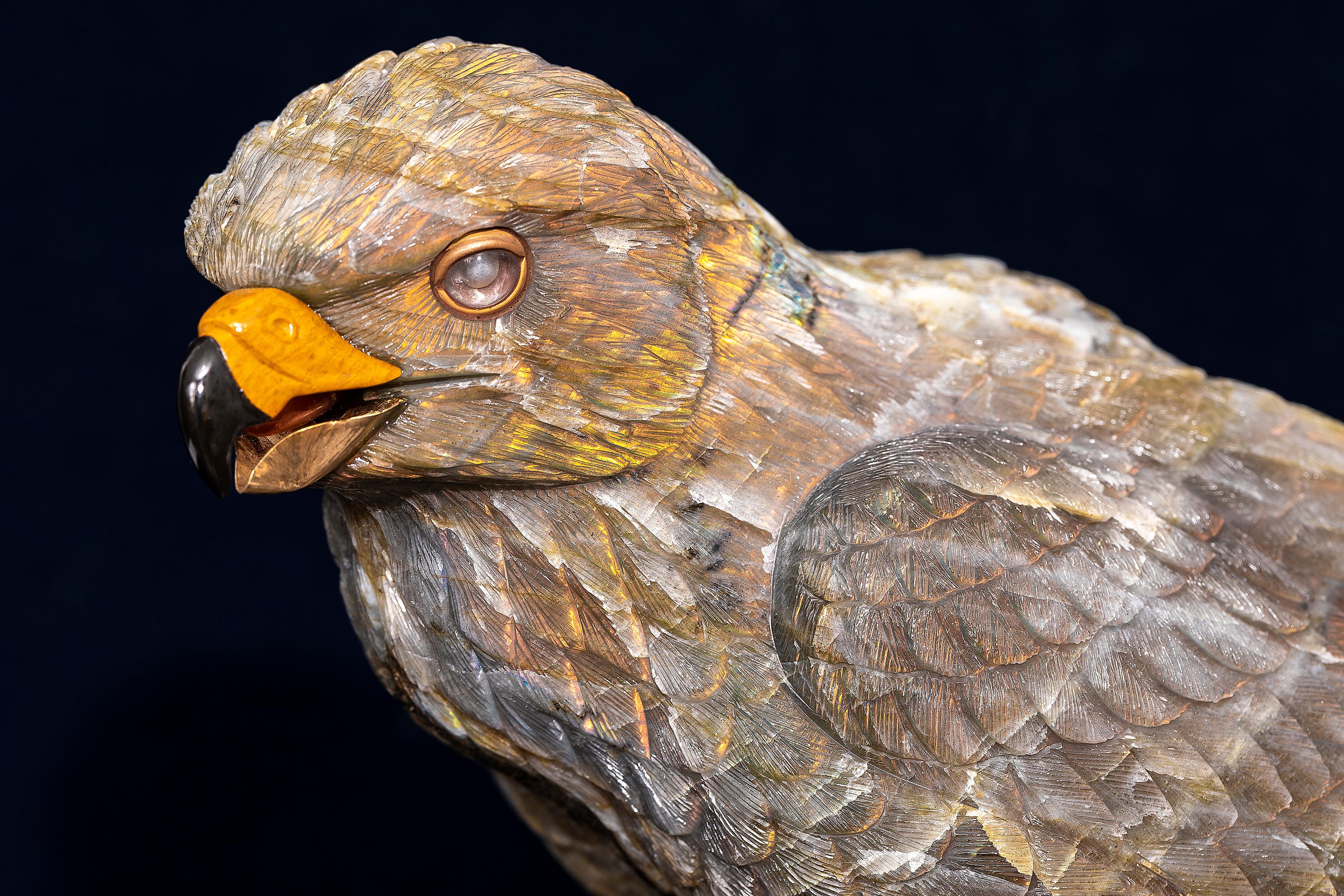 Falcon en labradorite semi-précieuse, sculpté et poli à la main, par Zadora en vente 8