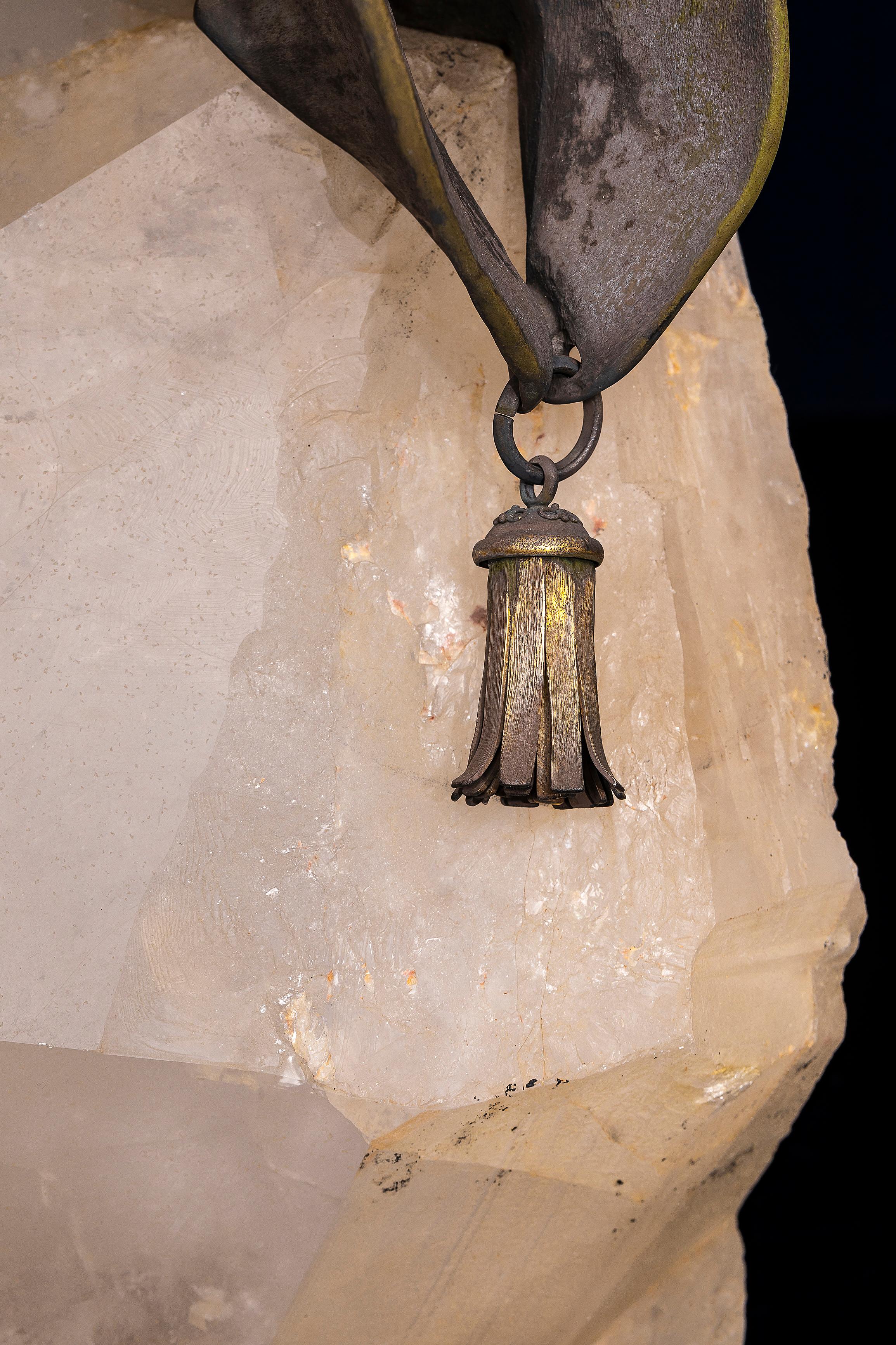 Falcon en labradorite semi-précieuse, sculpté et poli à la main, par Zadora en vente 9
