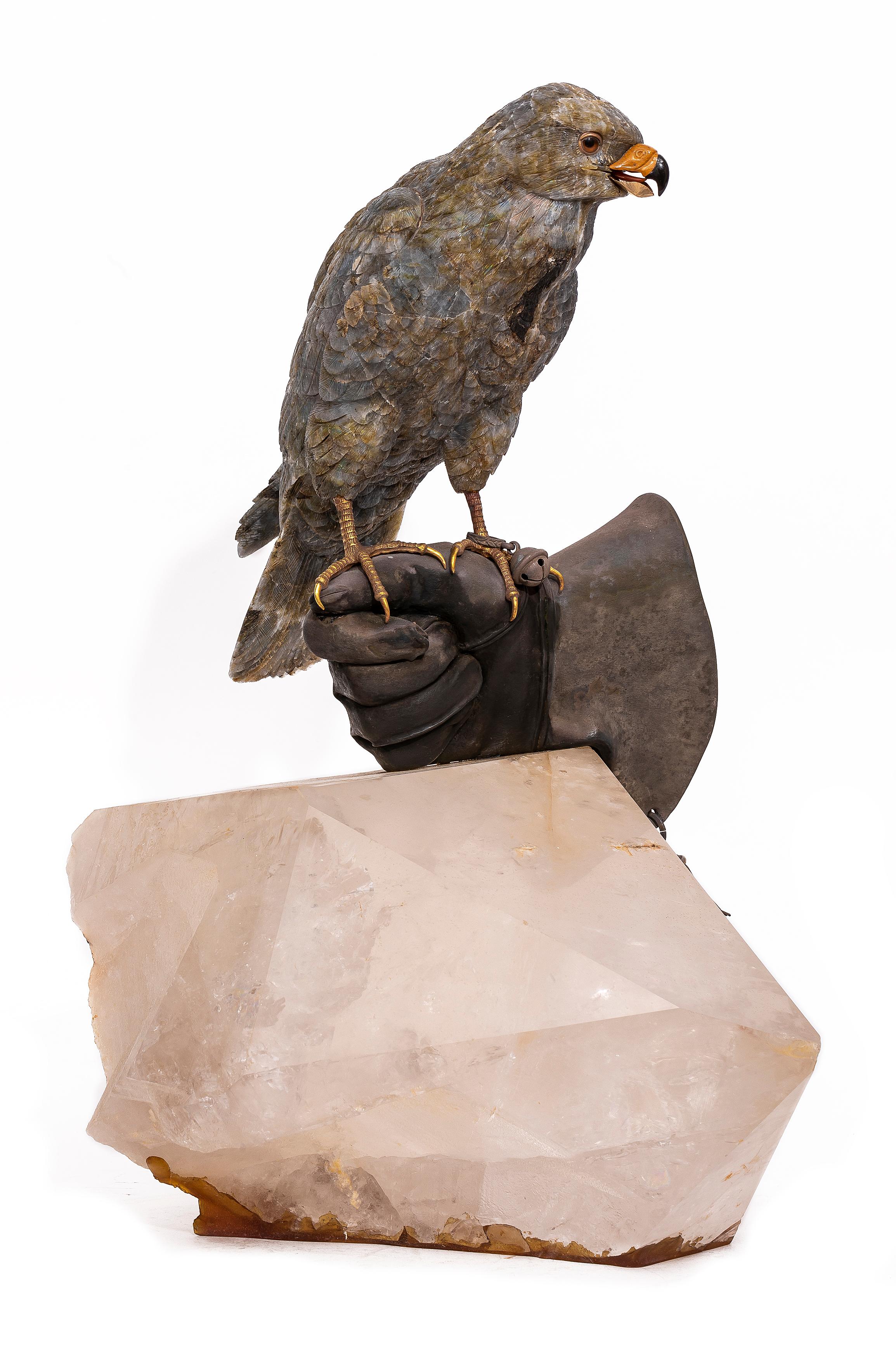 Canadien Falcon en labradorite semi-précieuse, sculpté et poli à la main, par Zadora en vente
