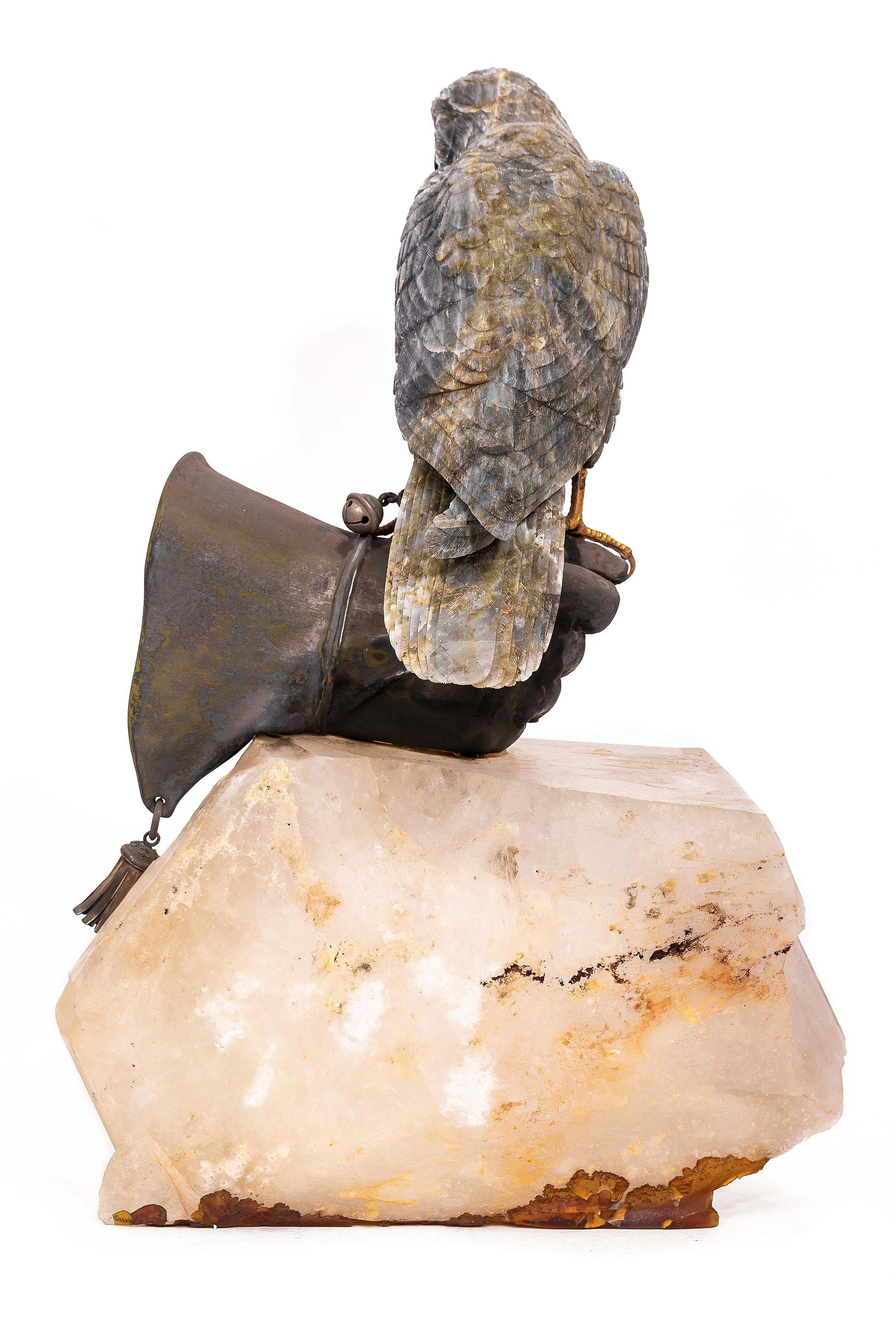 Fin du 20e siècle Falcon en labradorite semi-précieuse, sculpté et poli à la main, par Zadora en vente
