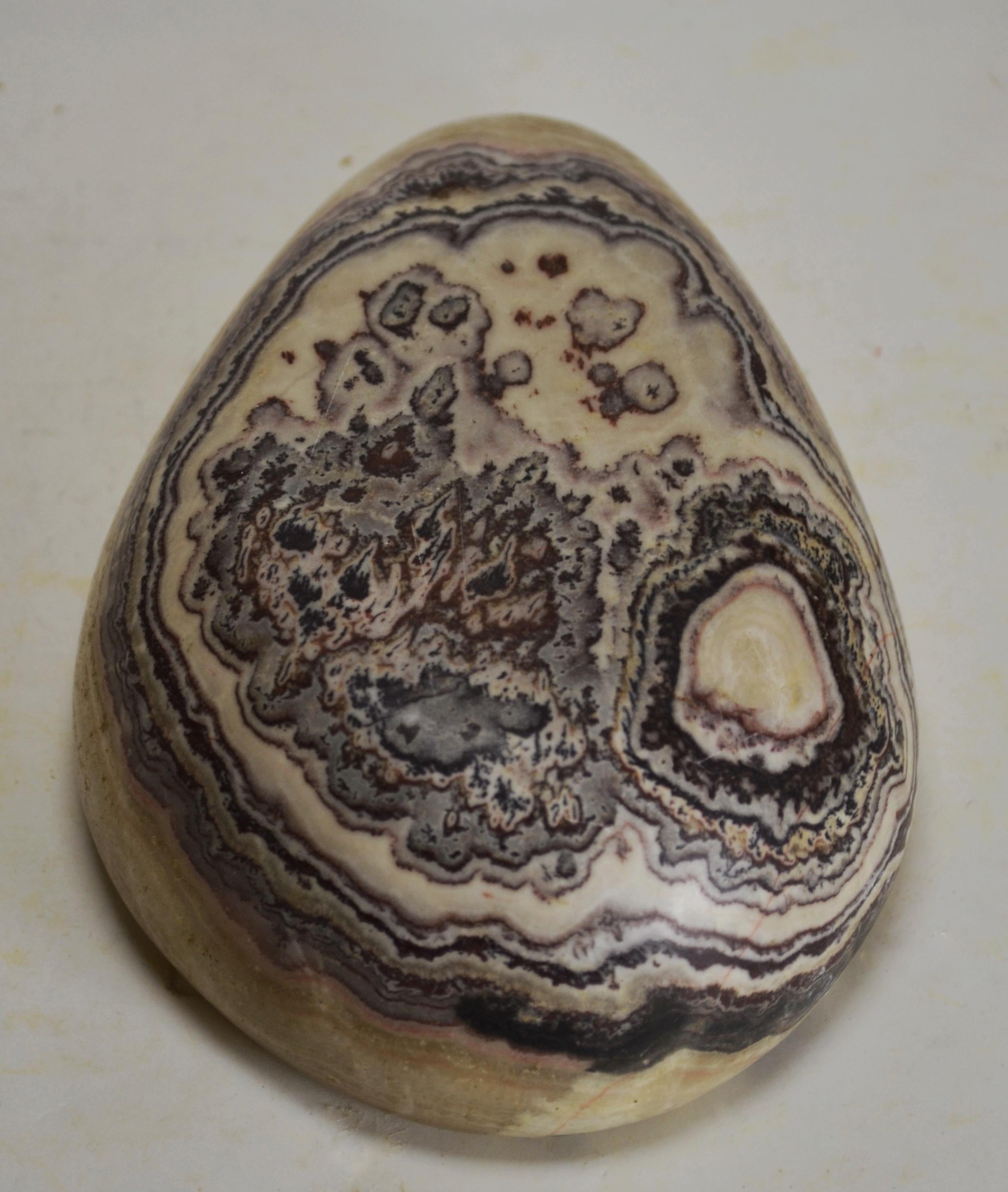 Ein handgeschnitzter Auffangbehälter aus Stein - Frankreich - 1970er Jahre im Angebot 1