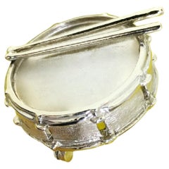 A Hand Made 925 Silver Drum Brooch
