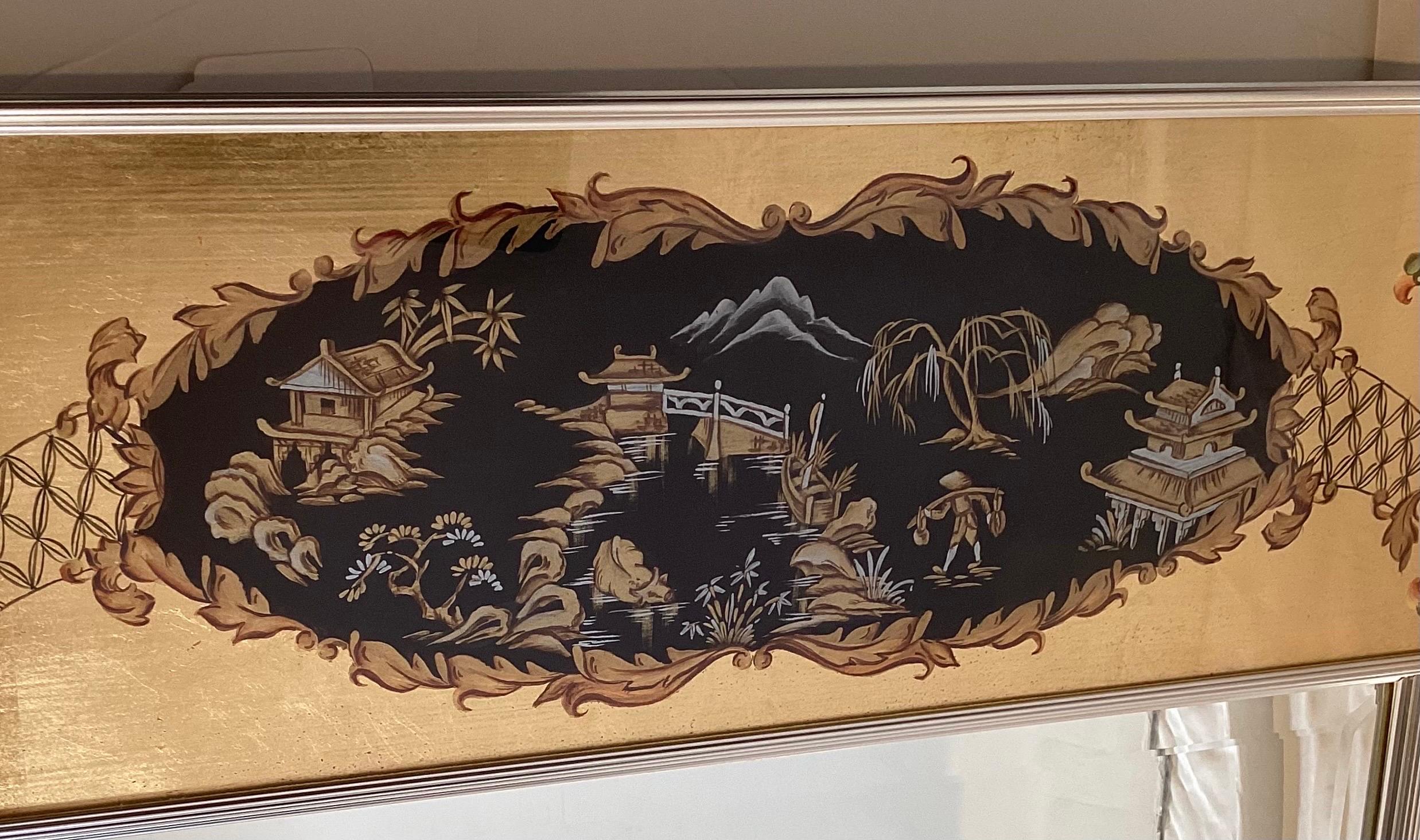 Chinoiseries Miroir mural églomisé peint à la main par Labarge  en vente