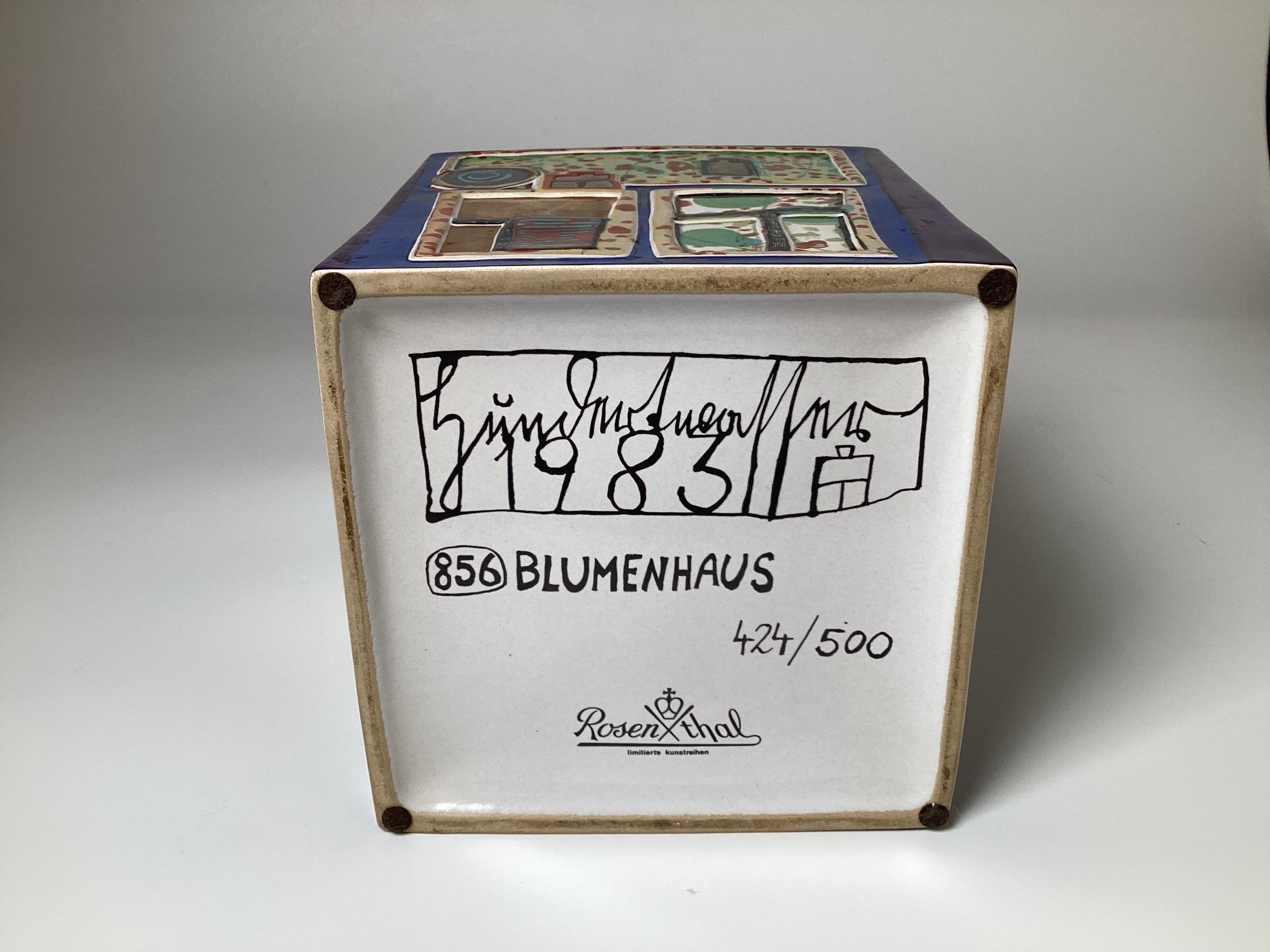 Handbemalte Blumenhausvase von Rosenthal, signiert F. Hundertwasser (Postmoderne)