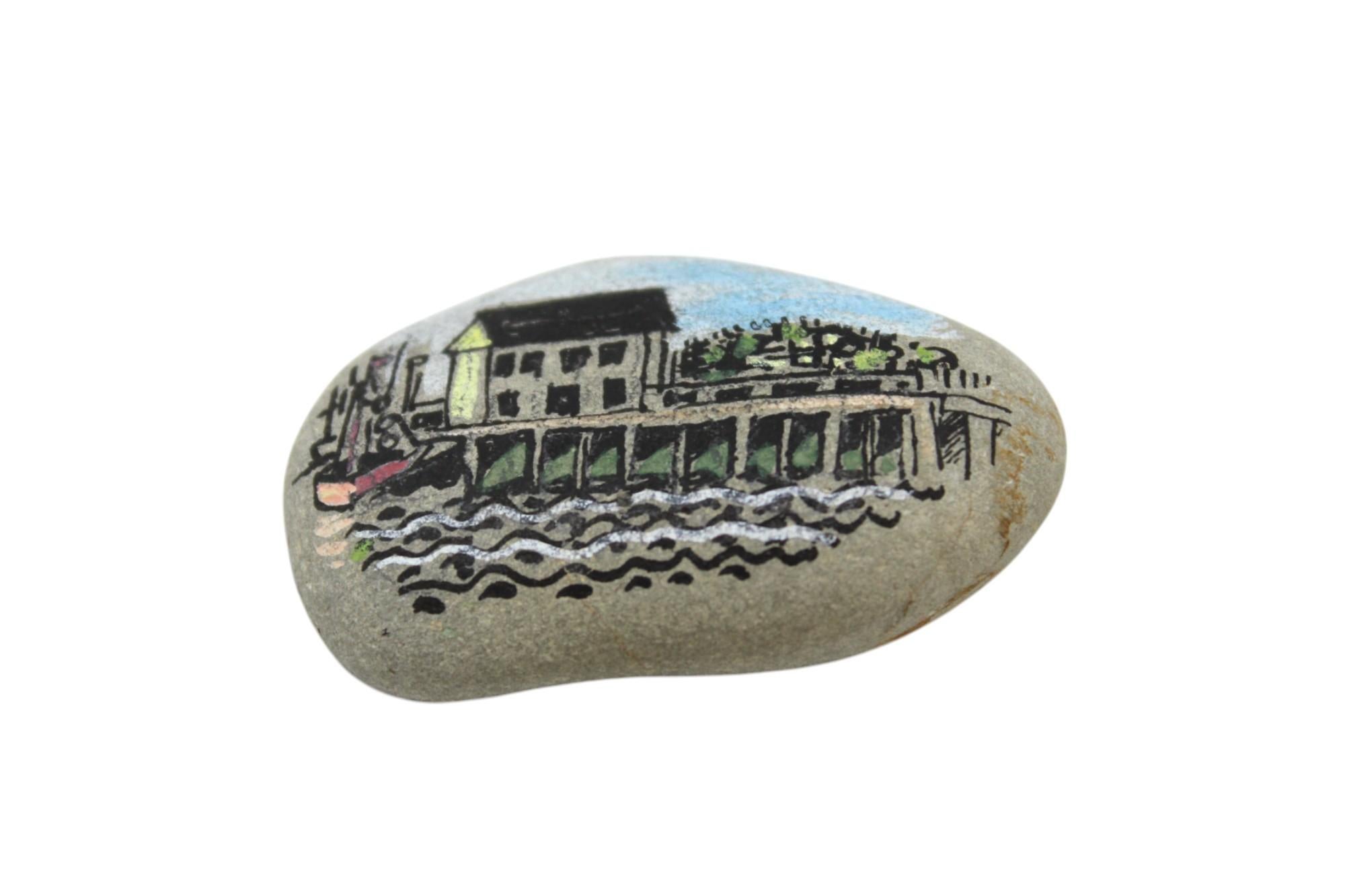 Ein handbemalter Stein von Ilya Schor (Volkskunst) im Angebot