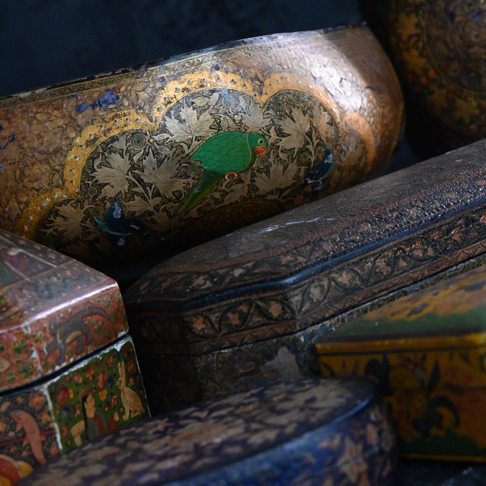 Handpicked Collection of Late 19th Century Papier Mache Kashmiri Objects In Good Condition In London, GB