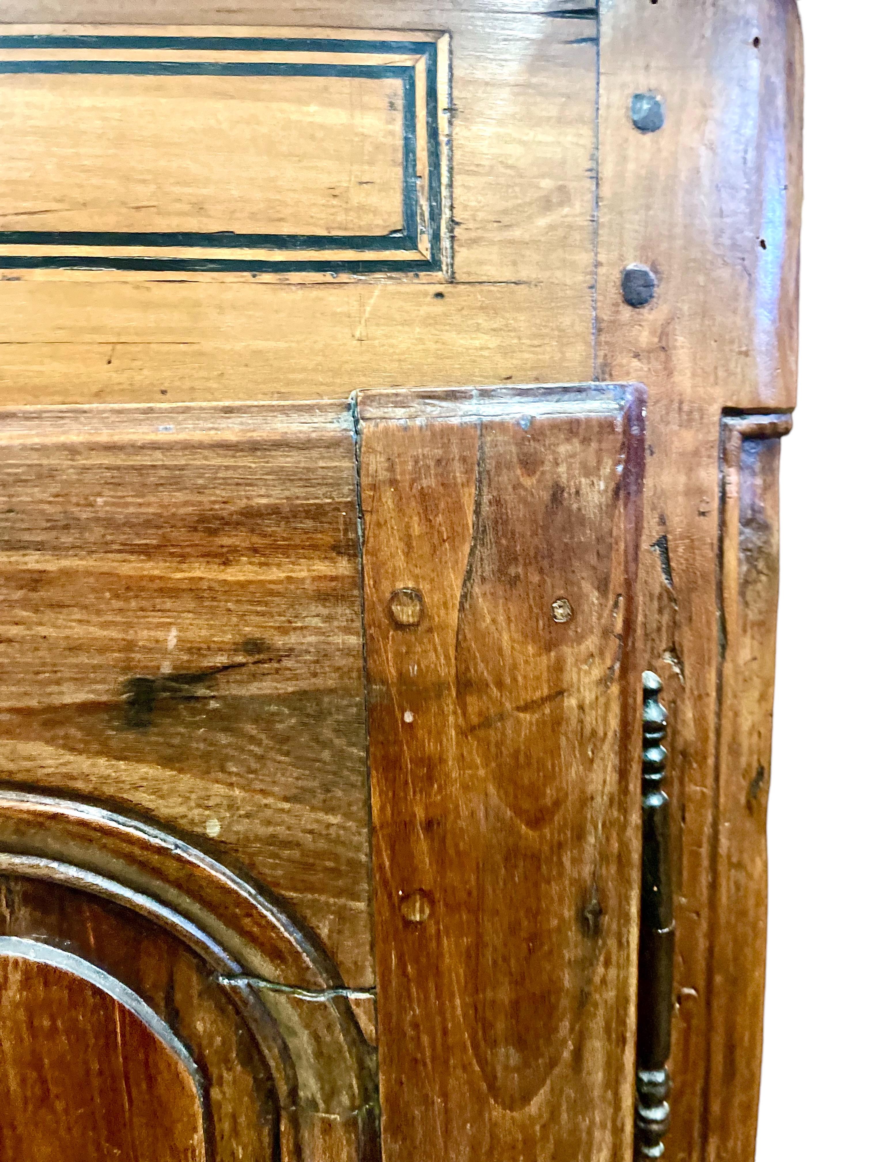 18th Century Provençal Buffet in Walnut In Good Condition For Sale In LA CIOTAT, FR