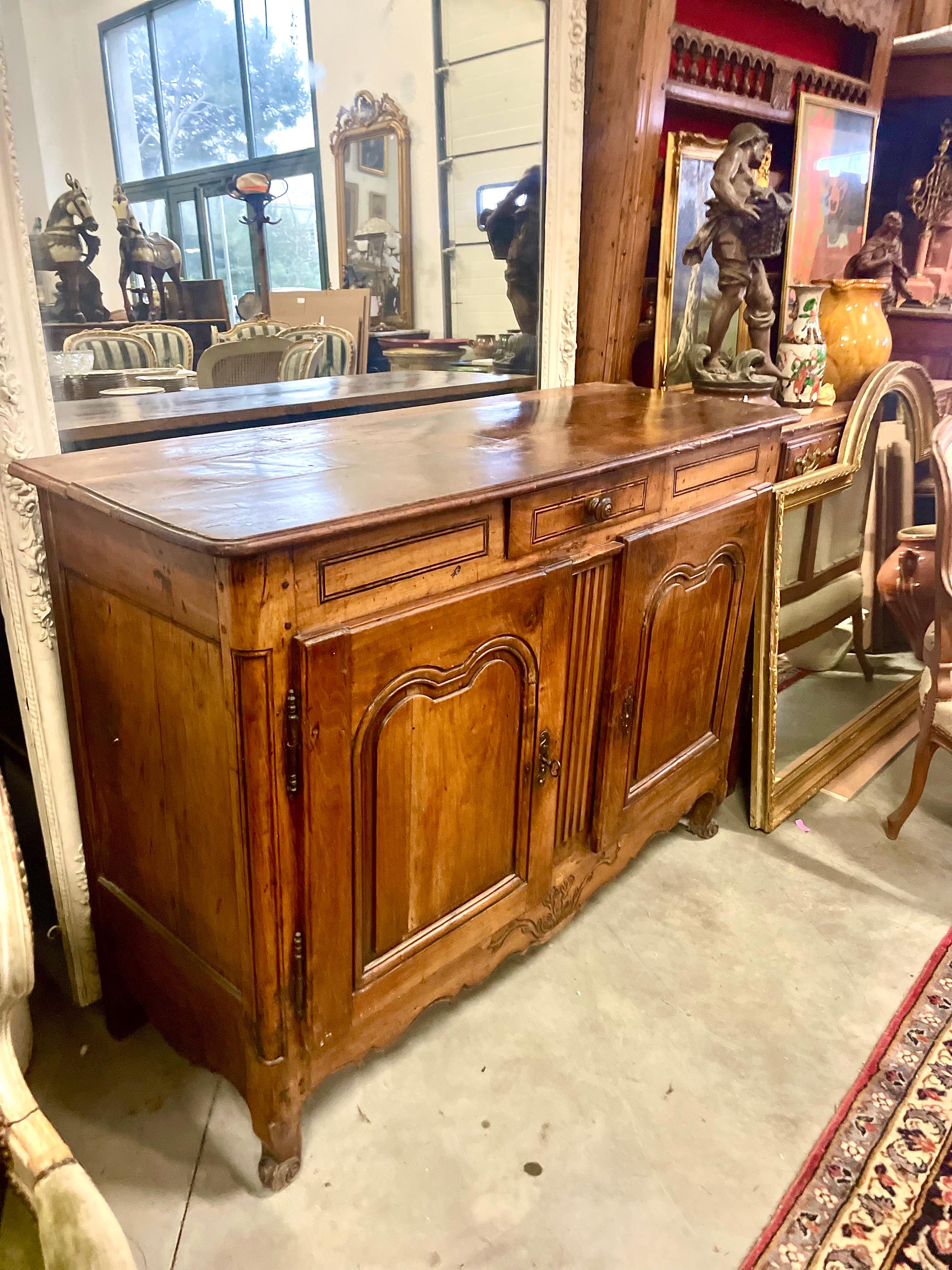 18th Century French Provincial Walnut Buffet For Sale 3