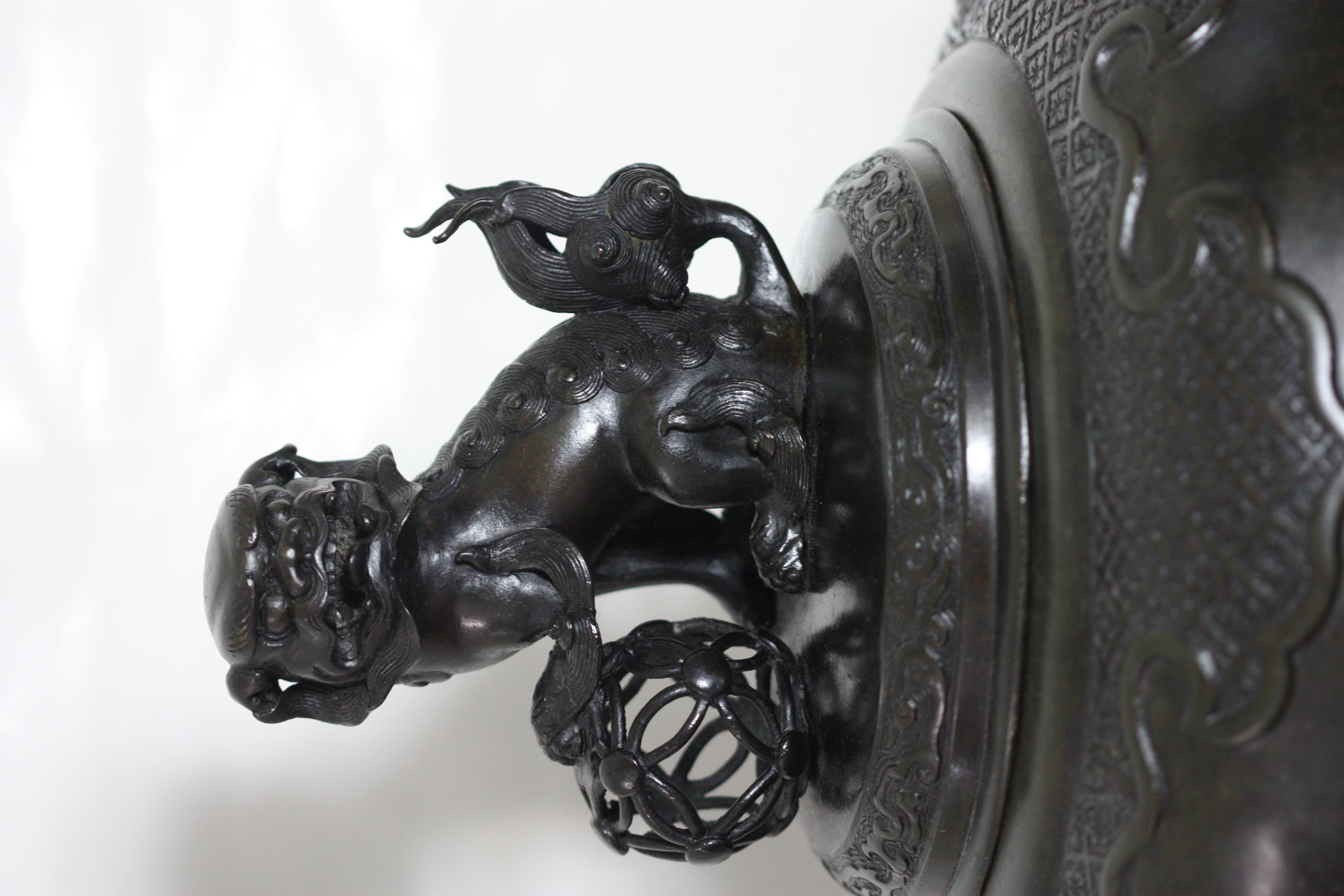 XIXe siècle Magnifique centre de table japonais ancien en bronze en vente
