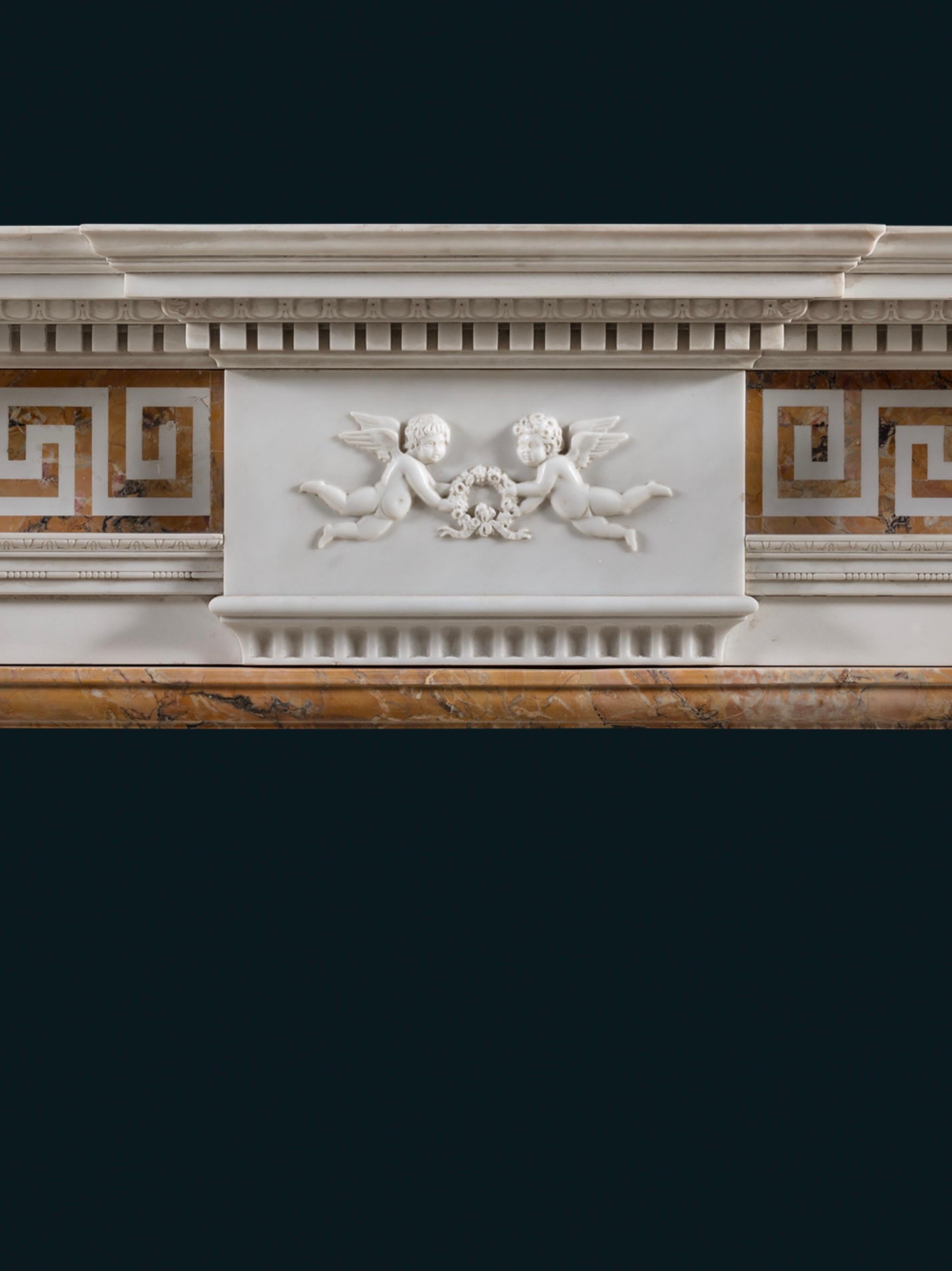 Sculpté à la main Belle cheminée du milieu du 19e siècle en marbres statuaires de Sienne en vente