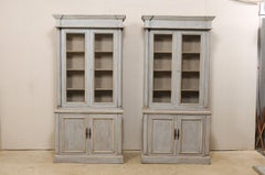 Paire de grands buffets à deux corbeaux de style Empire:: milieu du 20e siècle