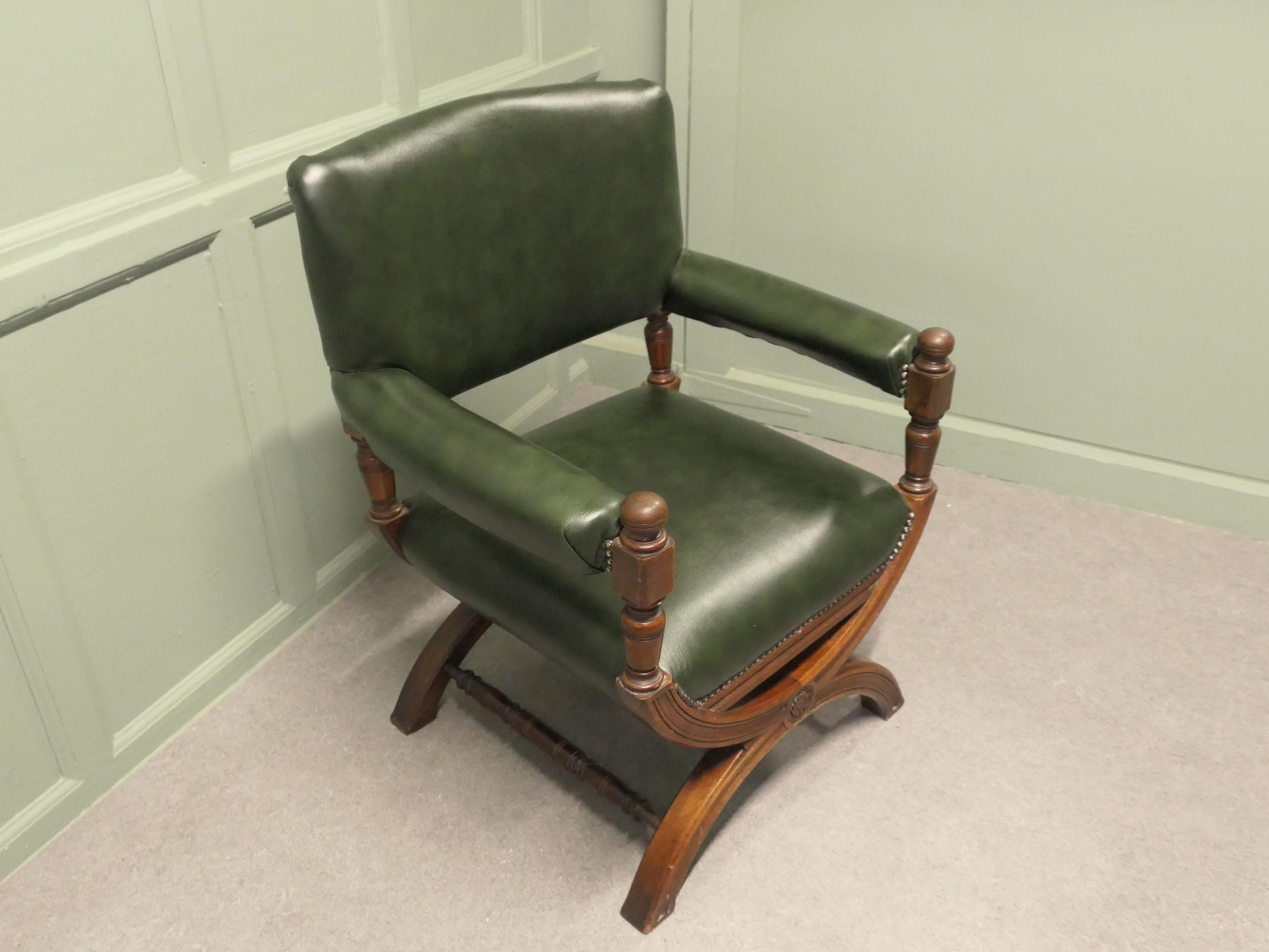 Cuir Une belle pièce, 19e siècle Chaise de bureau à cadre X en vente