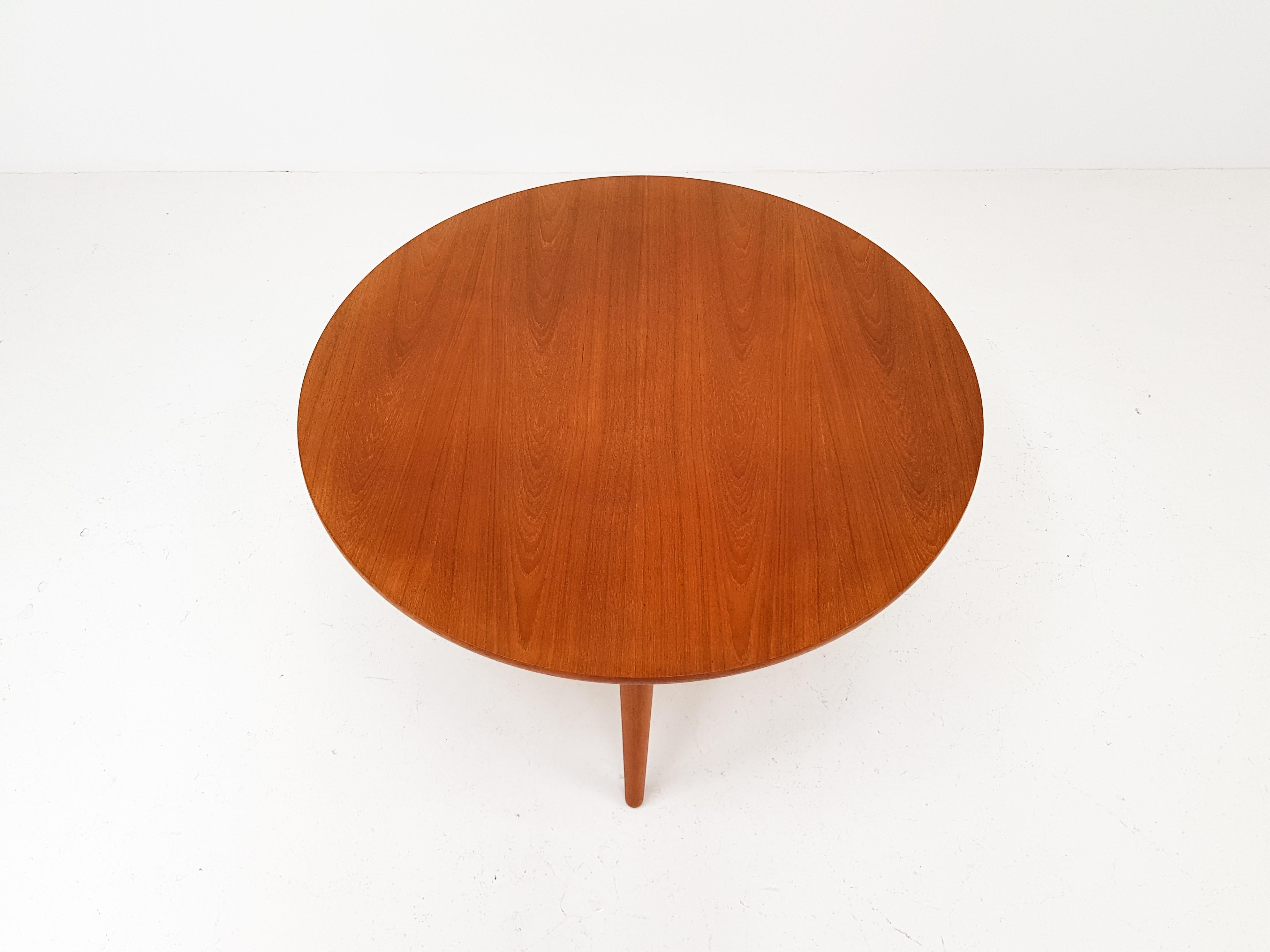 Hans J. Wegner At-8 Teak Coffee Table for Andreas Tuck, 1960s In Good Condition In London Road, Baldock, Hertfordshire