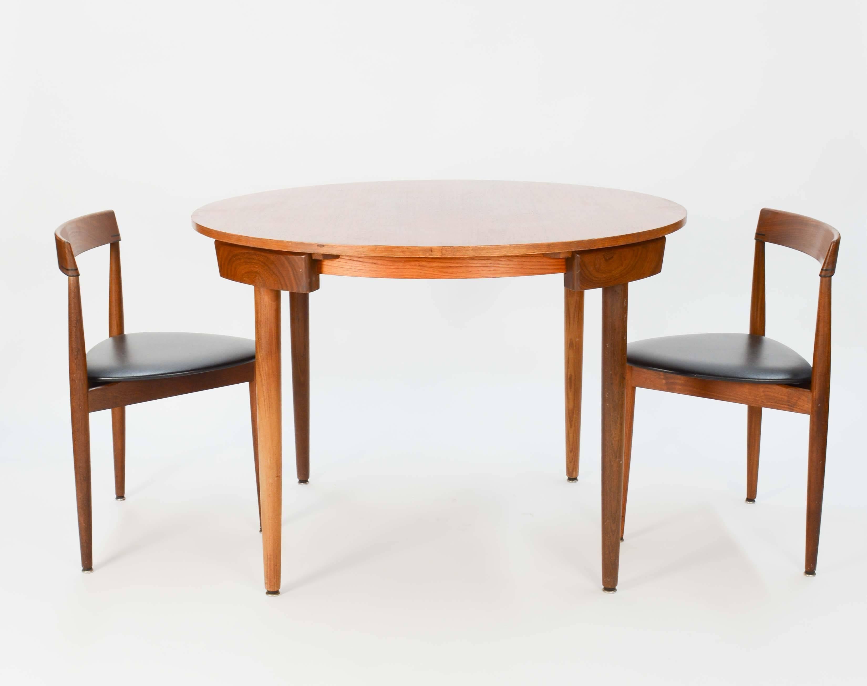 A Hans Olsen Dinette nesting set for Frem Rojle that has two chairs and in a fixed top. The chairs measures 28.5