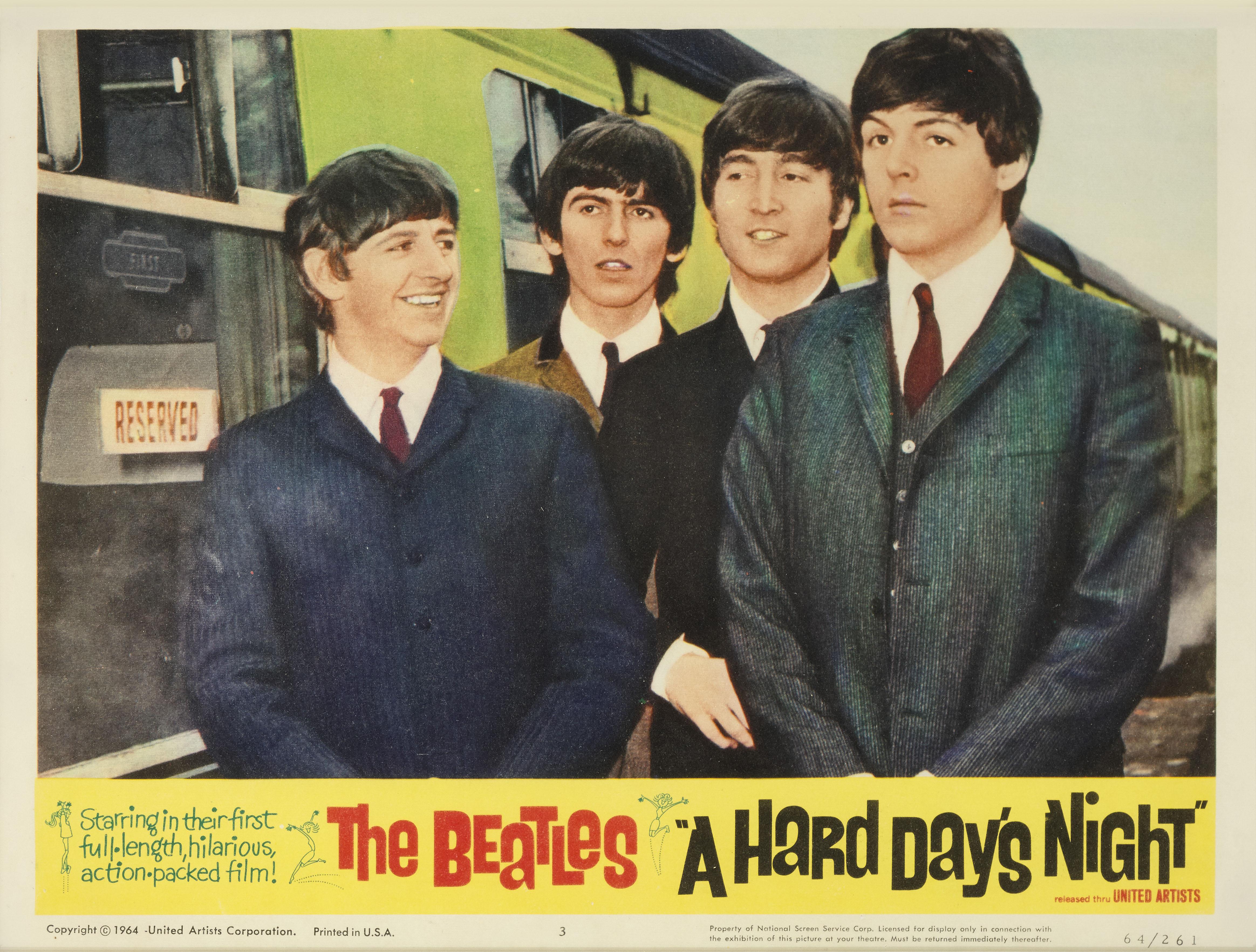 Original US-Lobbykarte Nummer 3 für A Hard Day's Night 1964.
In diesem Film spielten die Beatles die Hauptrolle, Regie führte Richard Lester.
Diese Lobbykarte ist konservatorisch gerahmt mit UV-Plexiglas in einem Tulpenholzrahmen mit