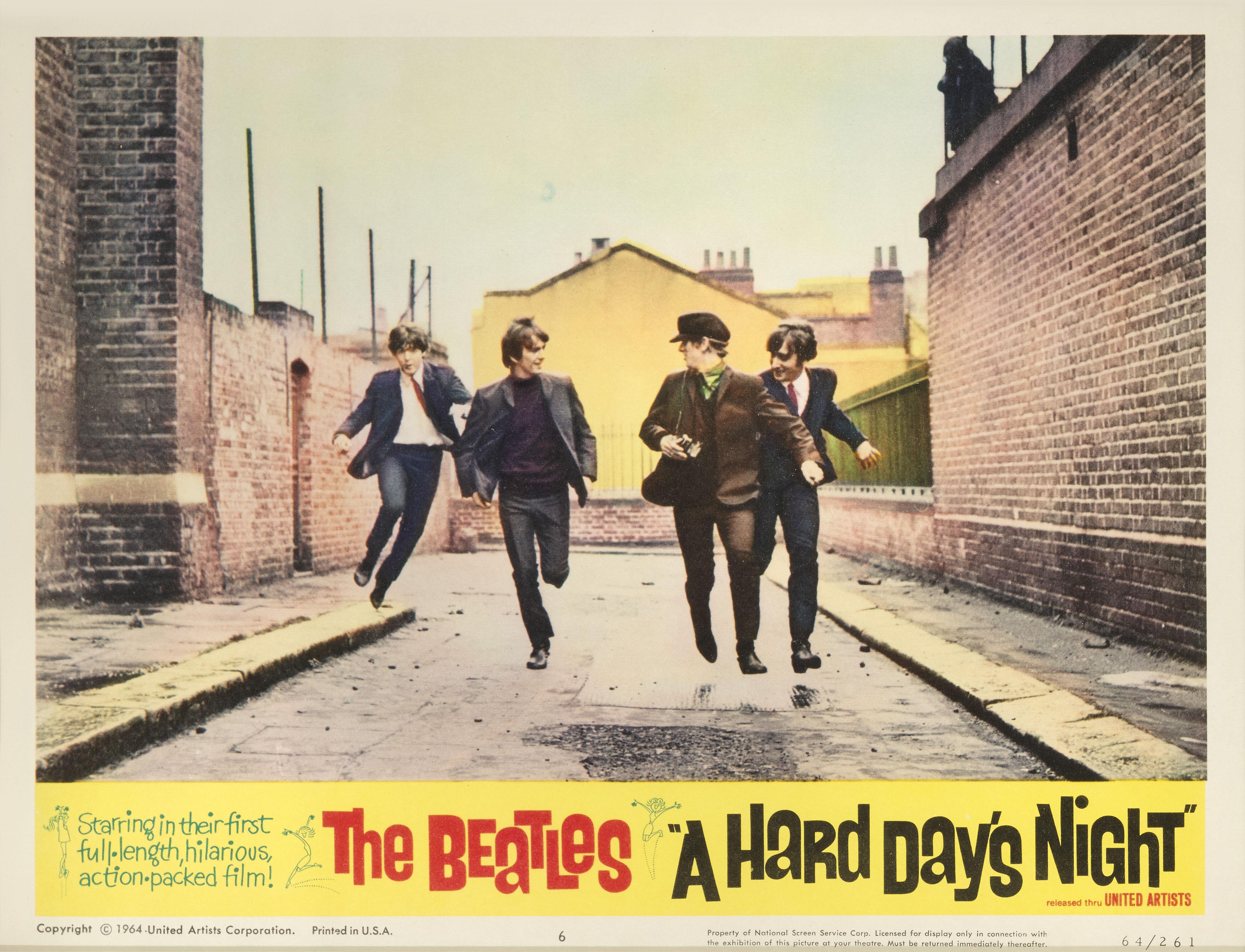 Original US-Lobbykarte Nummer 6 für A Hard Day's Night 1964.
In diesem Film spielten die Beatles die Hauptrolle, Regie führte Richard Lester.
Diese Lobbykarte ist konservatorisch gerahmt mit UV-Plexiglas in einem Tulpenholzrahmen mit
