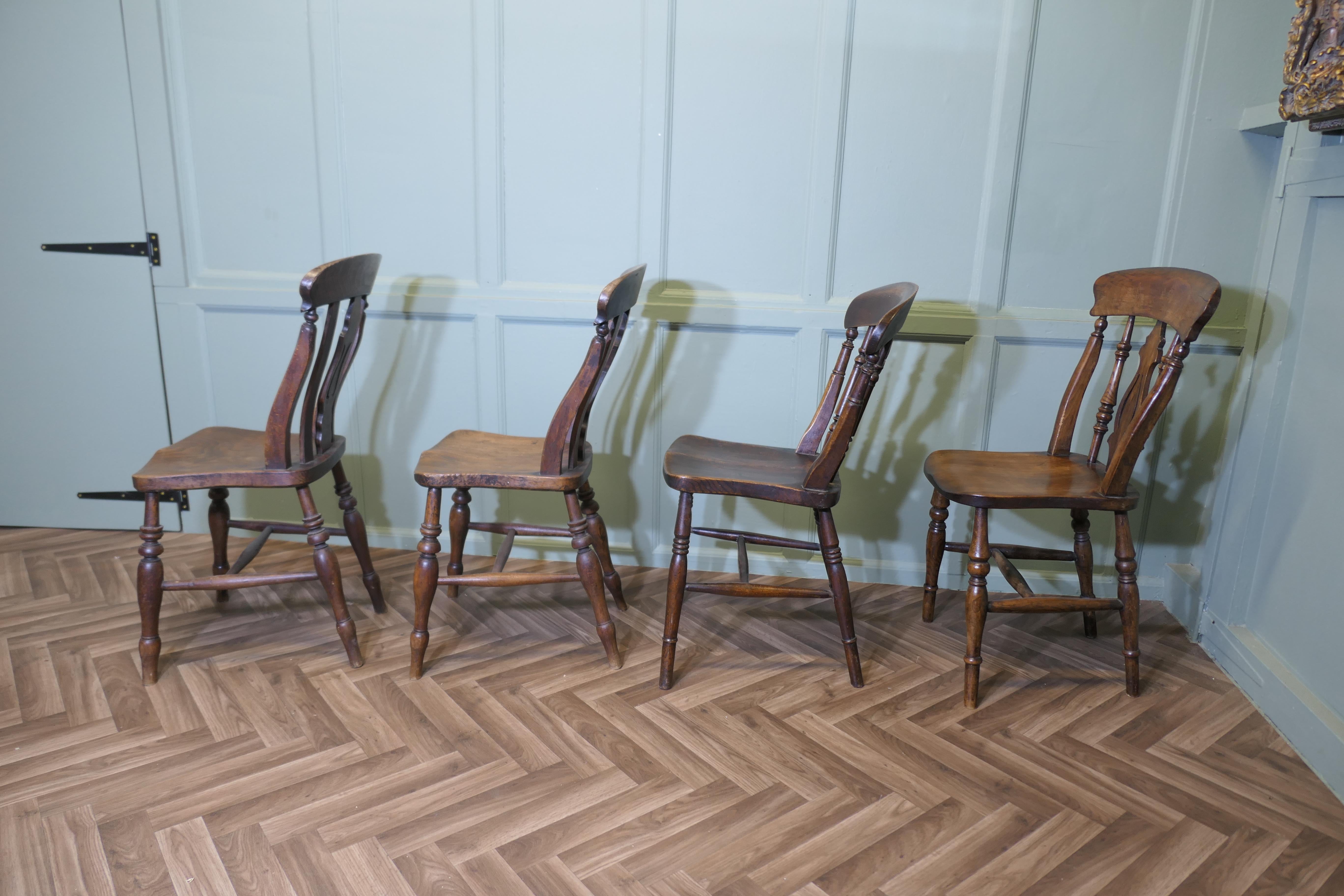 A Harlequin Set of 4 Beech & Elm Fiddle Back Chairs For Sale 1