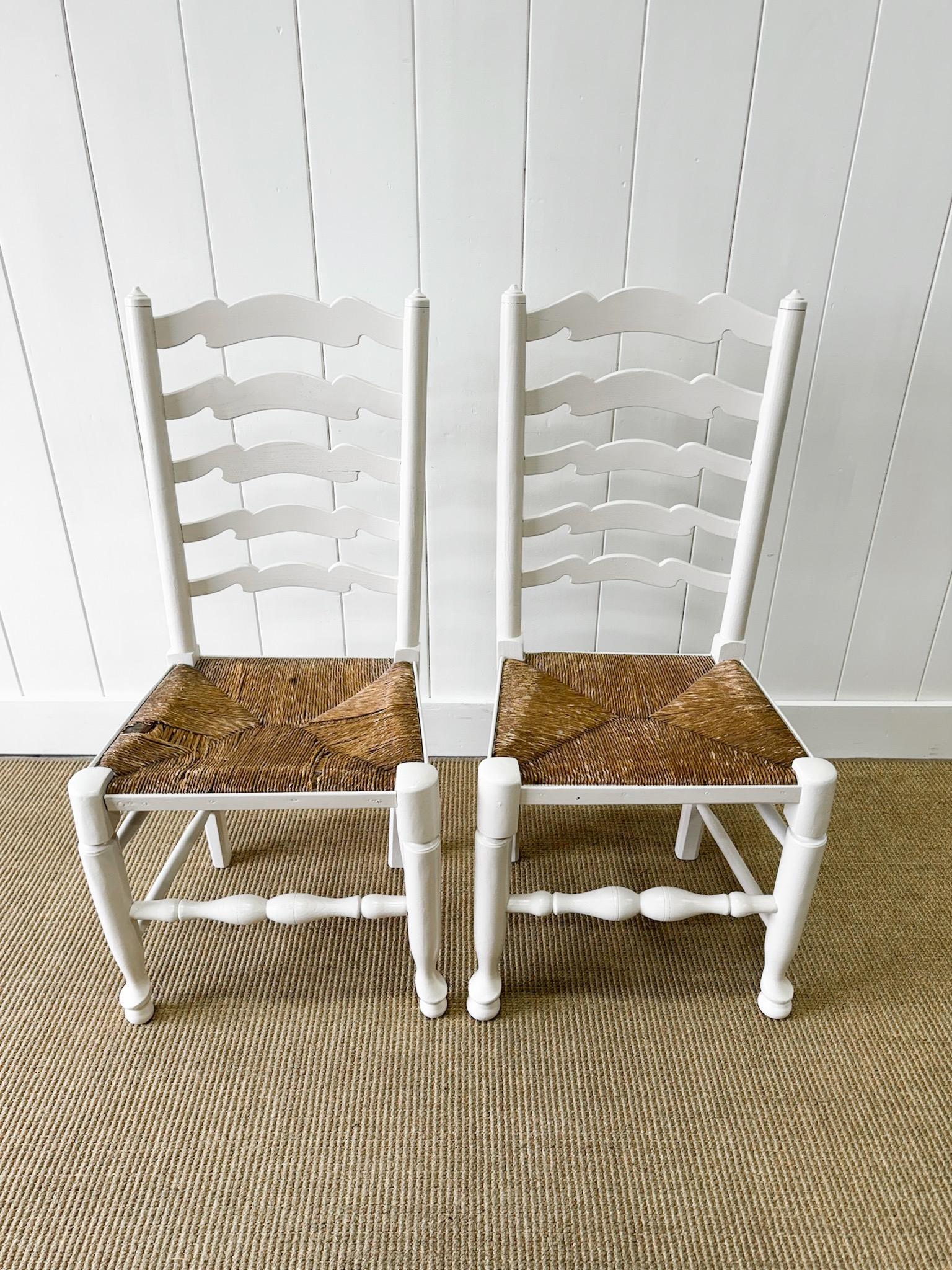A Harlequin Set of 6 Painted English Ladder Back Chairs In Good Condition For Sale In Oak Park, MI