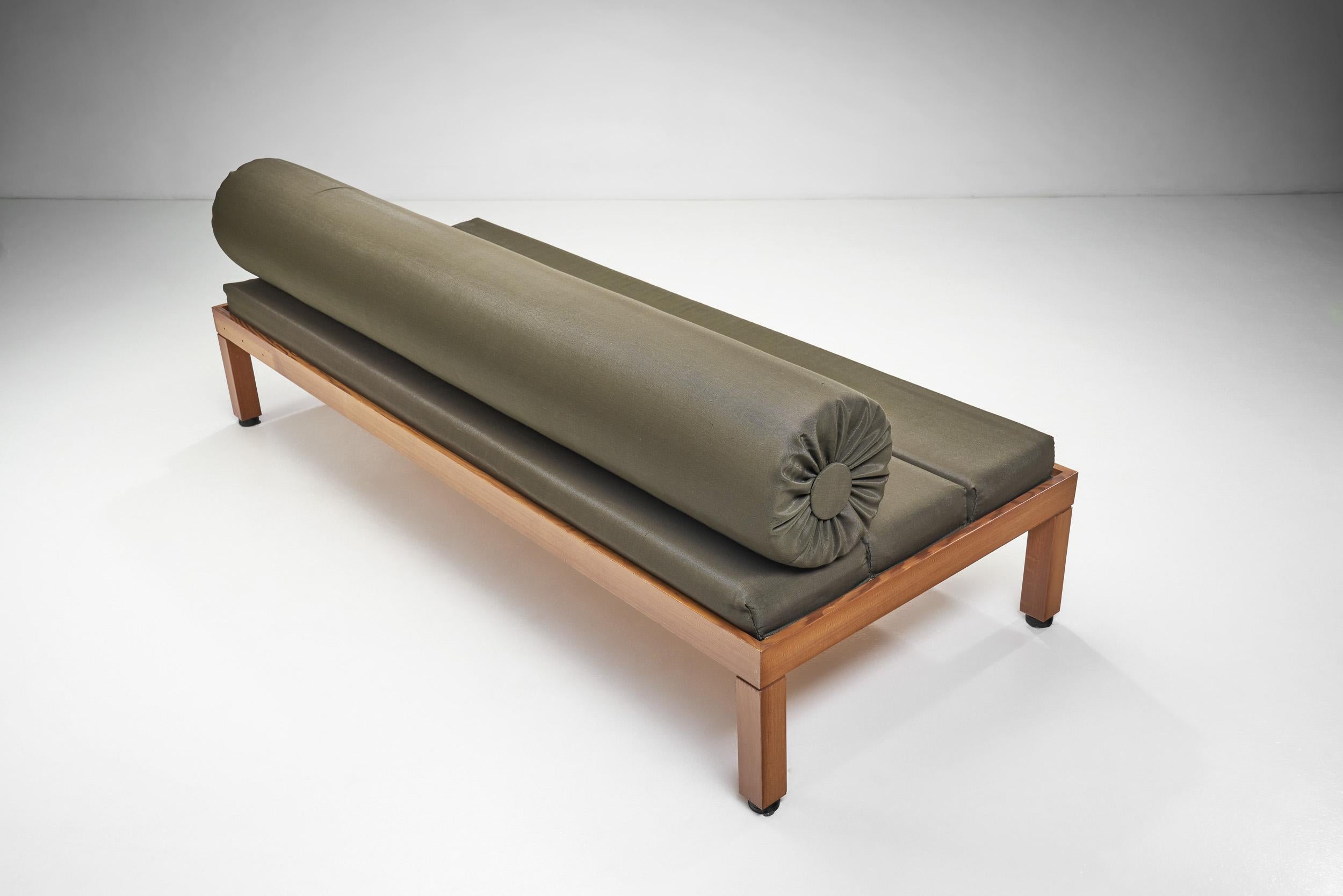 A Haroma, Saarinen, and Salo Design Collaboration Daybed, Finland 1960 For Sale 5