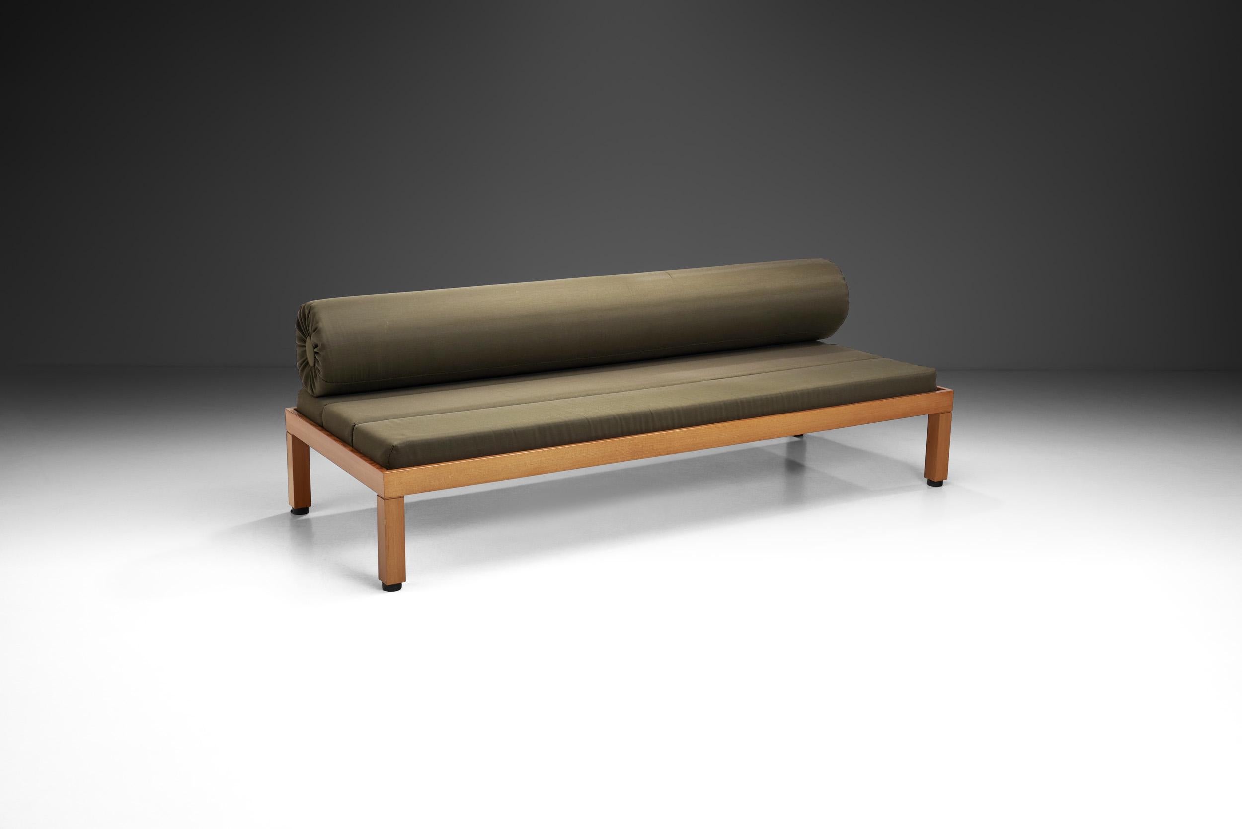 This daybed is a masterpiece of the artistic collaboration between architect Tauno Haroma, master builder Pentti Saarinen and architect Ilkka Salo. The design of this one-off, exquisite piece of furniture is a harmonious blend of architectural