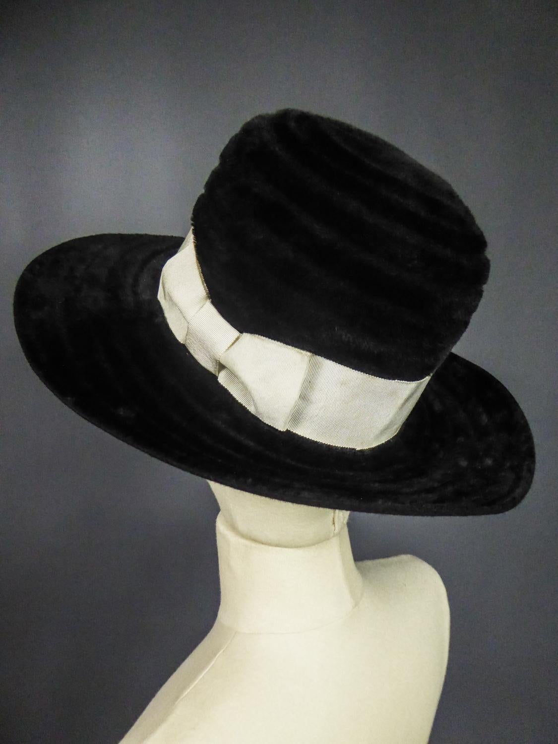 Un cappello di feltro di Harrods di Atelier Lucas - Londra, circa 1970 in vendita 1