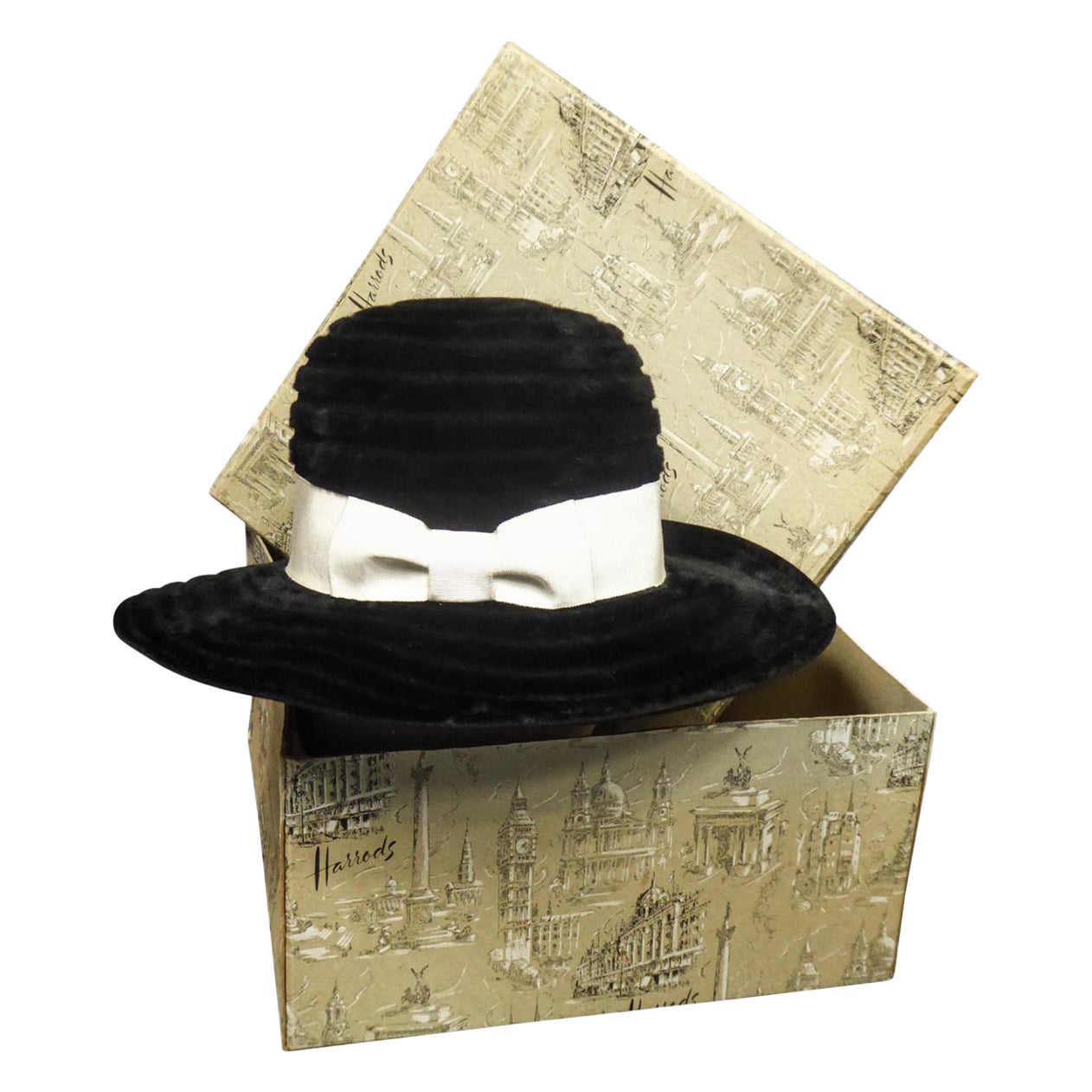 Un cappello di feltro di Harrods di Atelier Lucas - Londra, circa 1970 in vendita