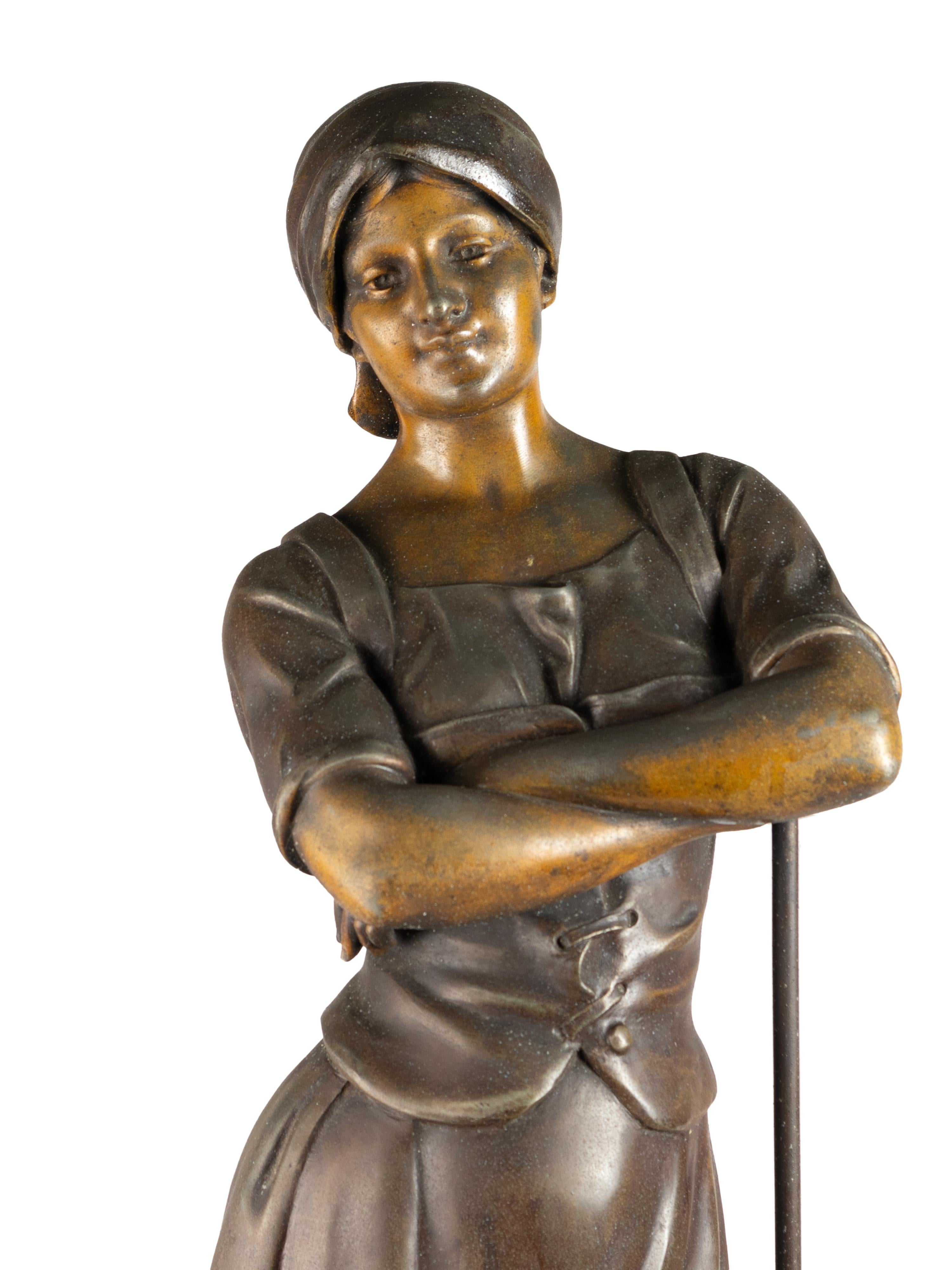 Zinco commerciale Statua della ragazza che raccoglie di A . J . Scotte (1885-1905) in vendita