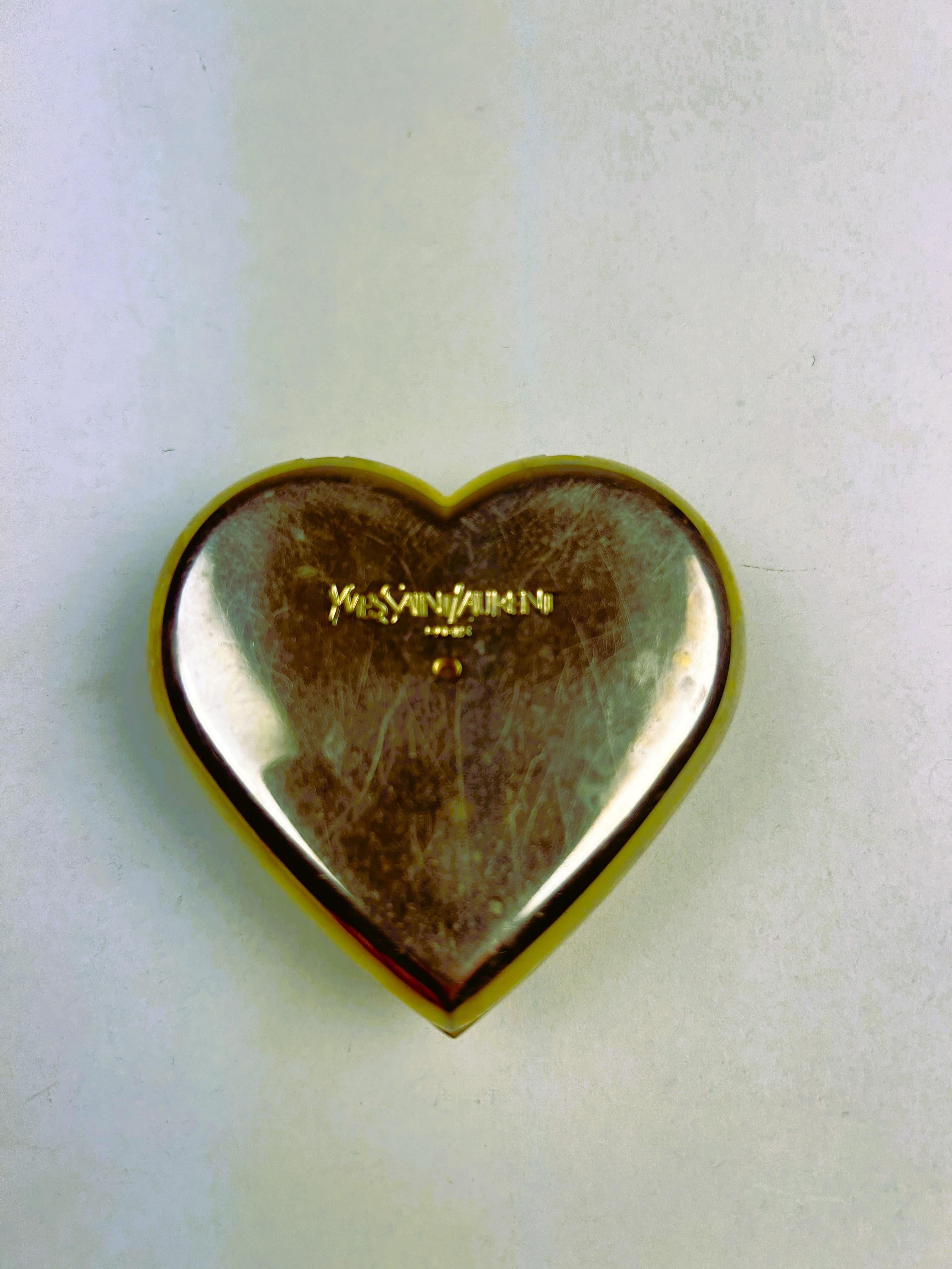 A Heart, Yves Saint Laurent jewellery powder compact by Robert Goossens C. 1980 In Good Condition For Sale In Toulon, FR