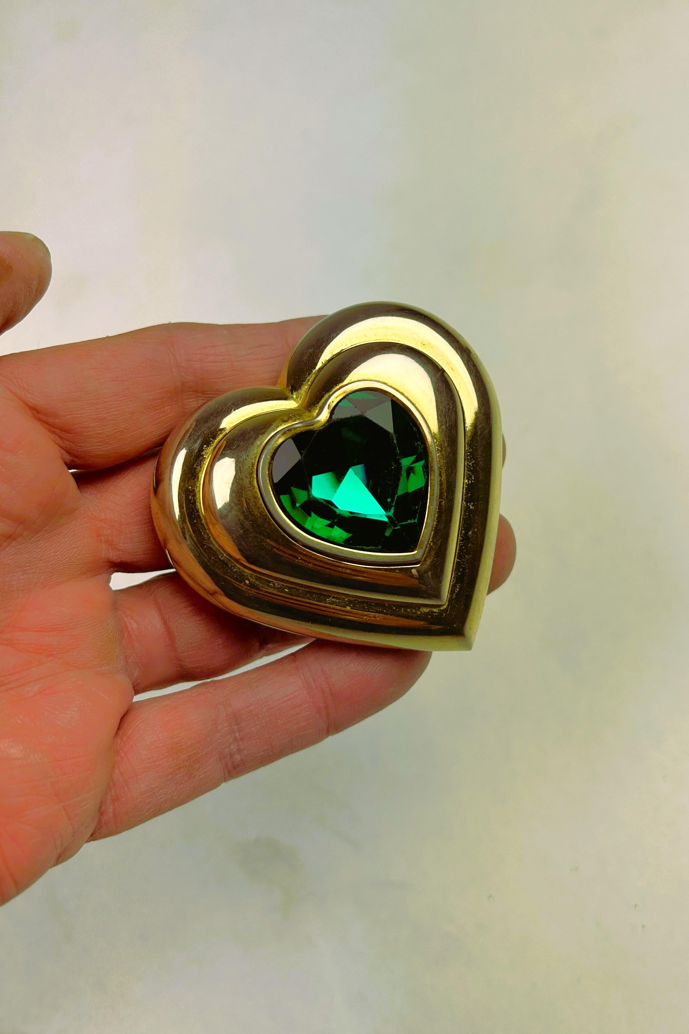 A Heart, Yves Saint Laurent jewellery powder compact by Robert Goossens C. 1980 For Sale 3