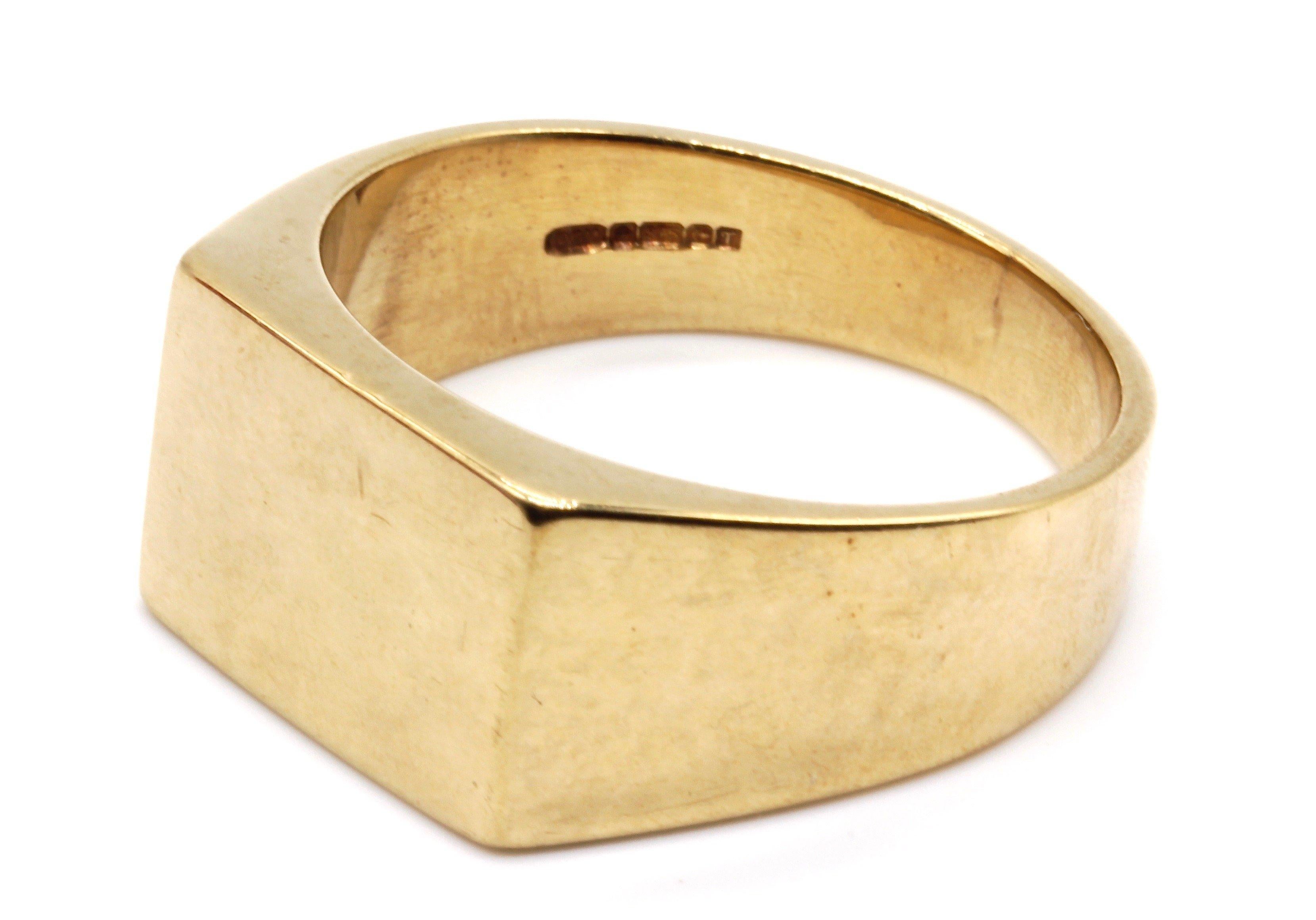A heavy 9 Kt gold gentleman's signet ring with plain rectangular face. Unengraved for future personalization
Hallmarked Birmingham UK
Size   UK  Z     
          USA  12.5