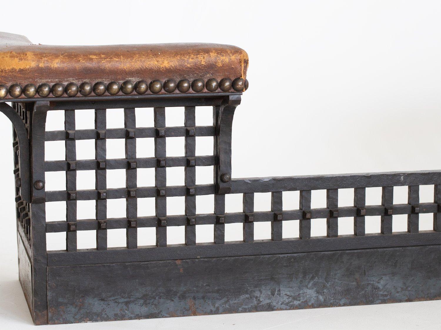 A Heavy Black Wrought Iron Blacksmith made Fireplace Club Fender Brutalist Form In Good Condition For Sale In Llanbrynmair, GB