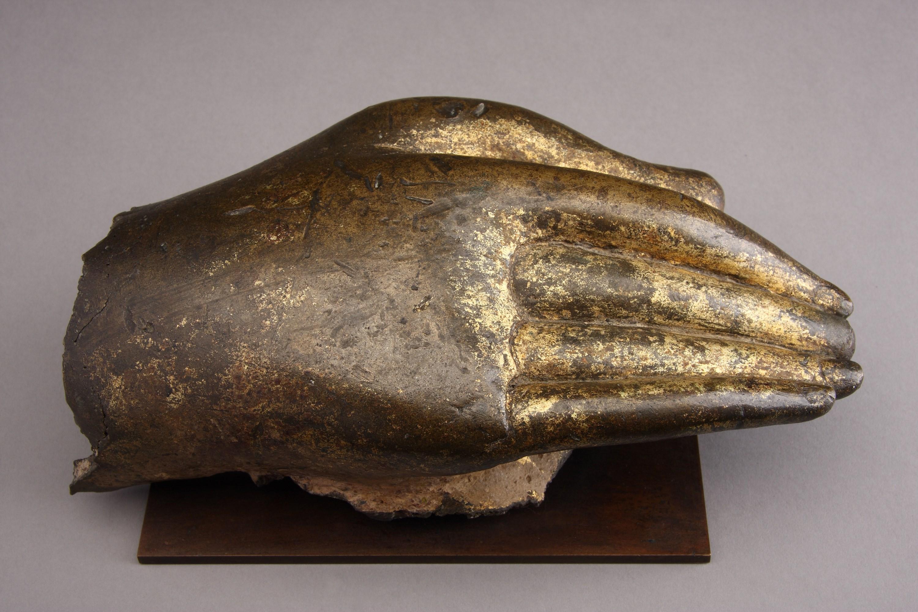 A Heavy Cast Gilded Bronze Right Hand of the Buddha Shakyamuni 
Showing the gesture of meditation
Old smooth dark patina with remains of gilding
China
15th Century - Early Ming Dynasty (1368 - 1644)

SIZE: 25cm long, 13.5cm wide, 10cm deep – 9¾ ins