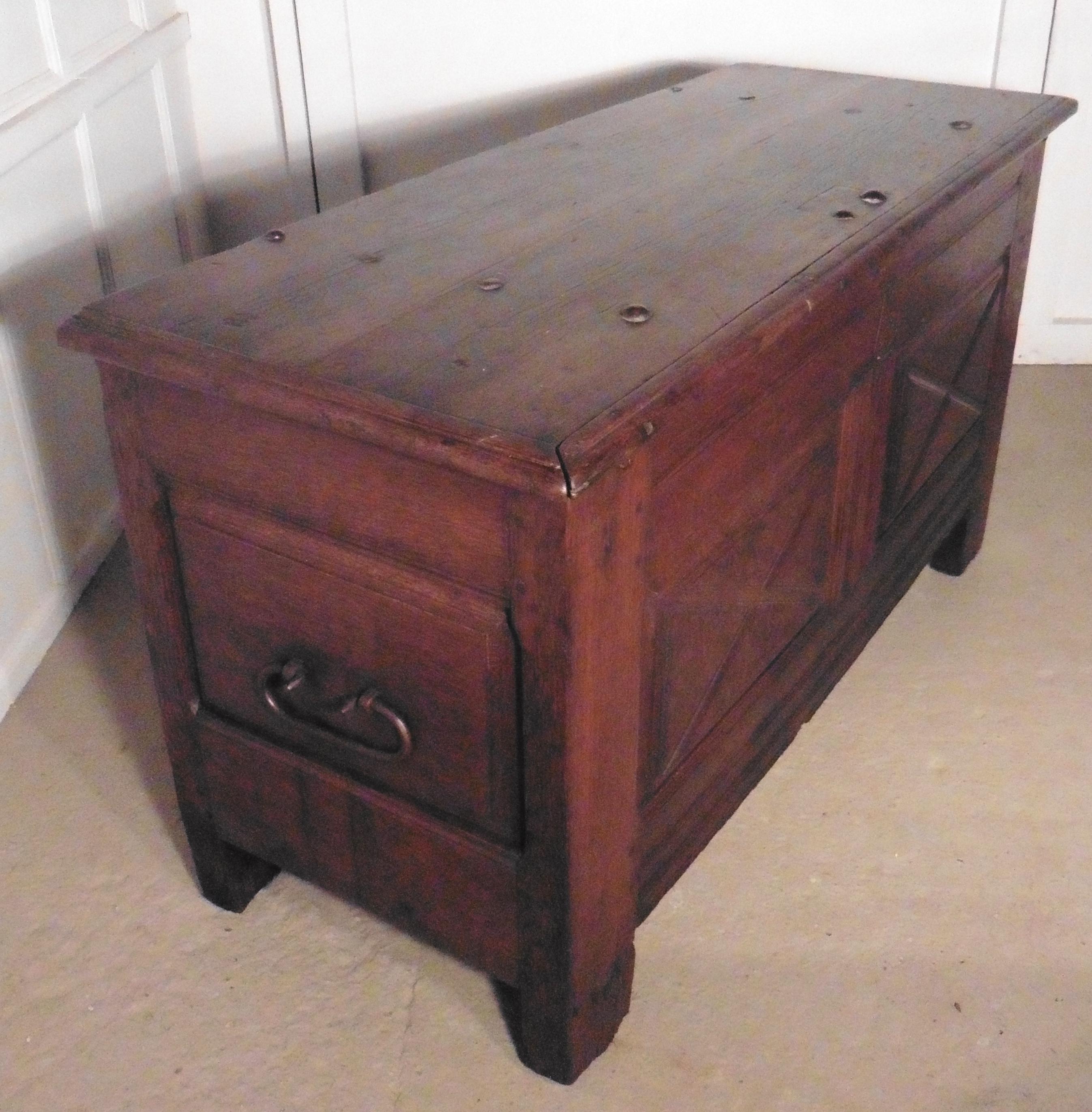 A Heavy French Panelled Oak Coffer     In Good Condition For Sale In Chillerton, Isle of Wight