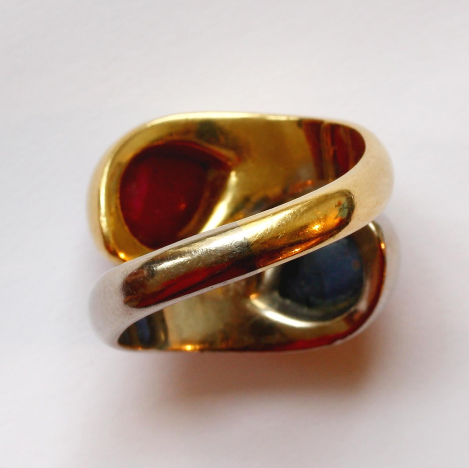 Hemmerle Bi-Color Gold Snake Ring Set with Sapphire and Ruby In Good Condition In Amsterdam, NL