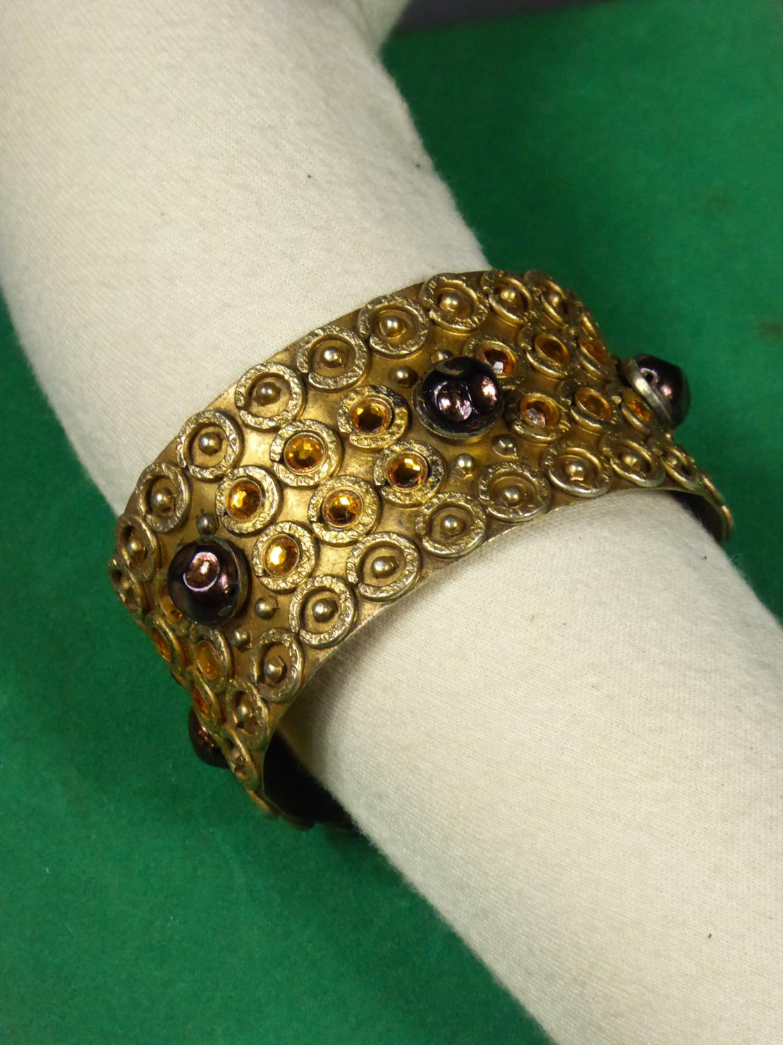 A Henry Perichon Bracelet in Brass and Pearls for Haute Couture Circa 1960 For Sale 3