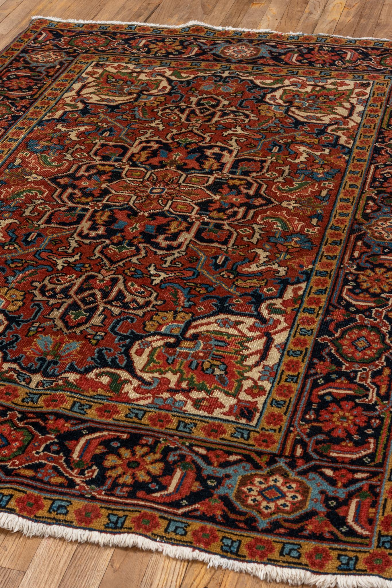 Ein Heriz-Teppich um 1930. Handgeknüpft aus 100% Wollgarn.