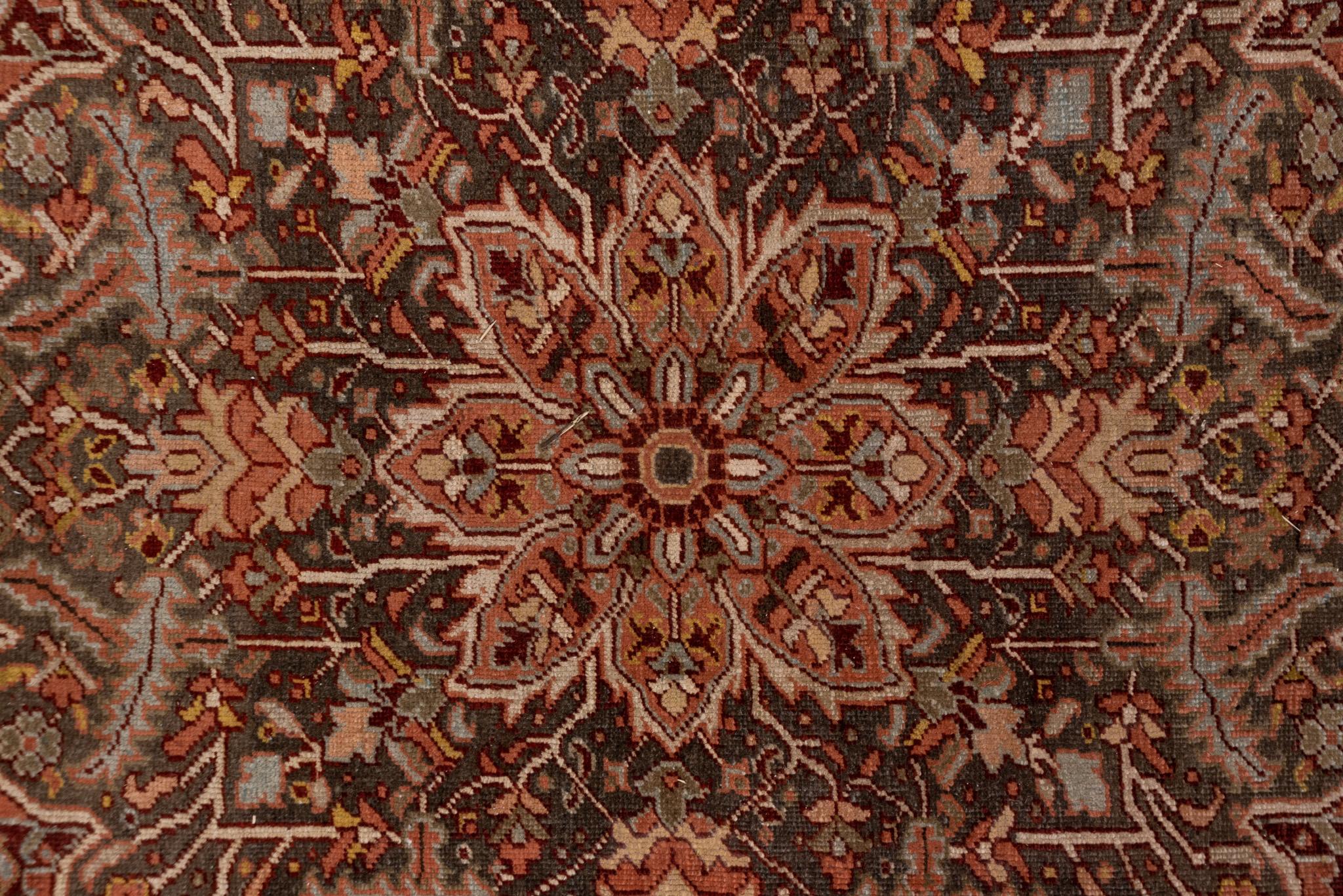 Ein Heriz-Teppich um 1930. (Heriz Serapi) im Angebot
