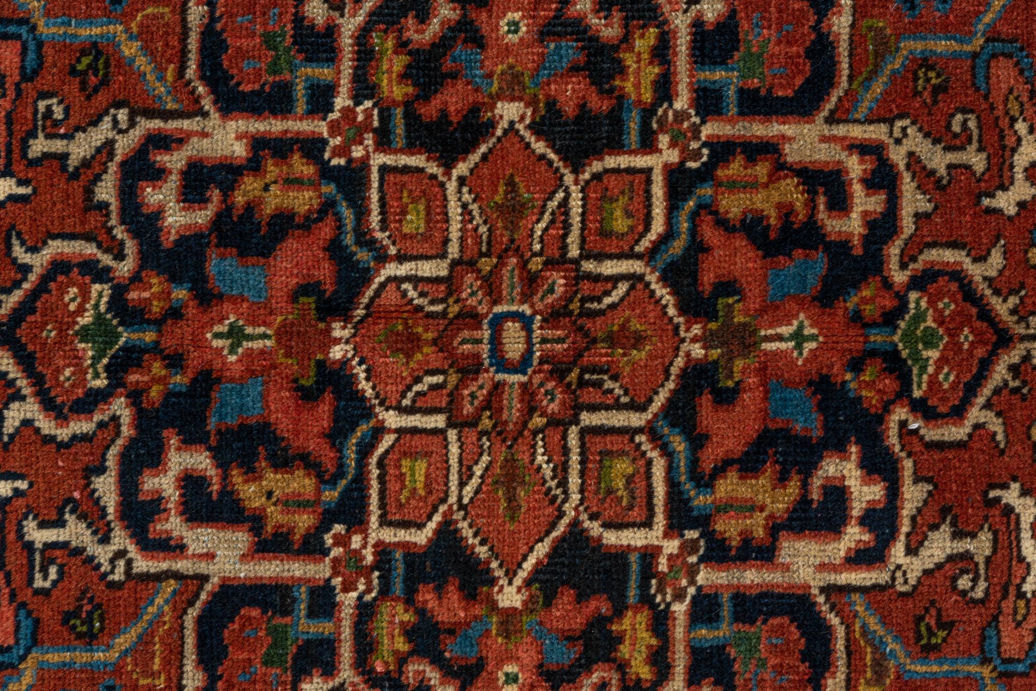 Ein Heriz-Teppich um 1930 (Heriz Serapi) im Angebot