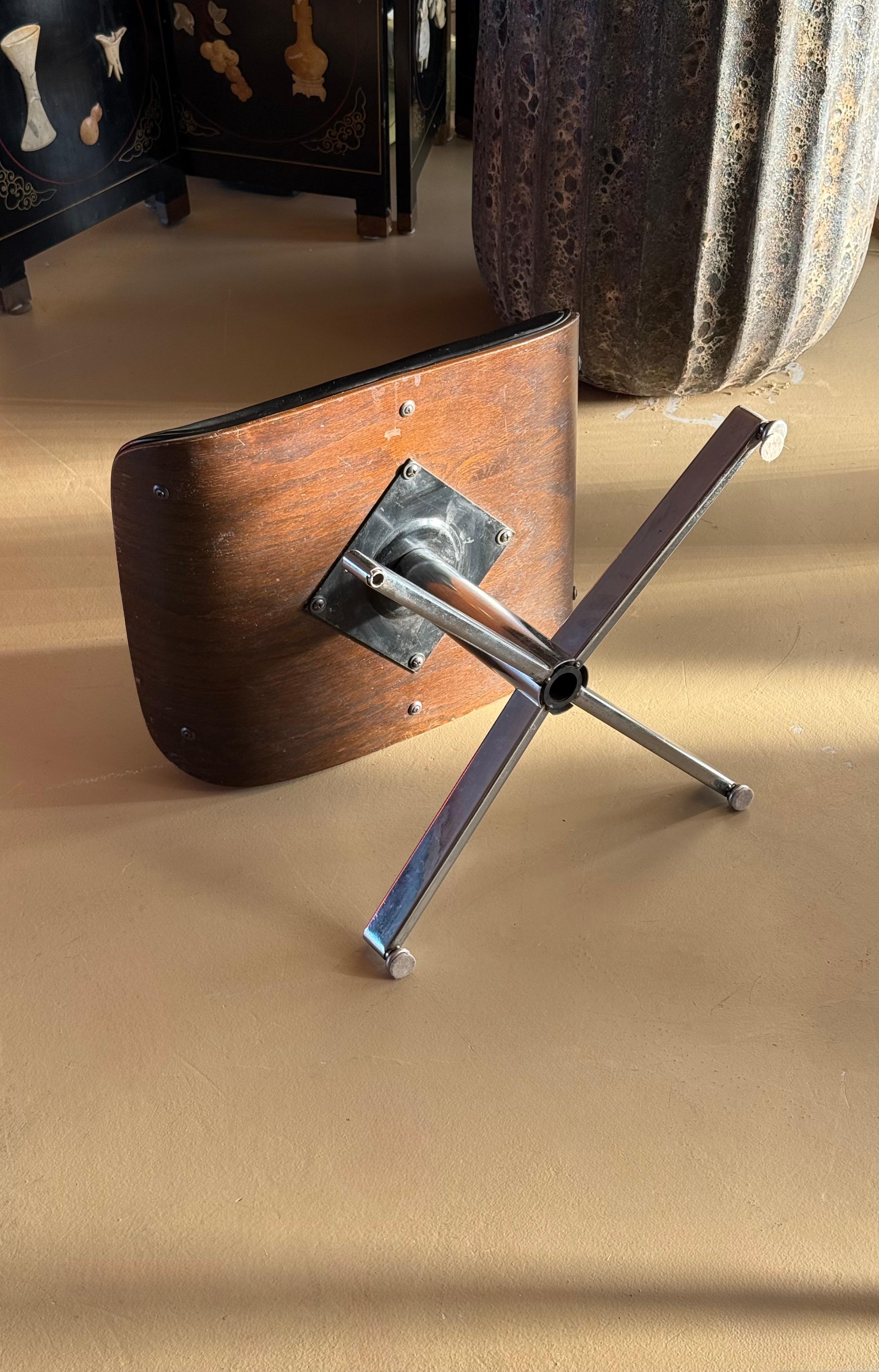 Mid-Century Modern Tabouret de style Eames de Herman Miller, milieu du 20e siècle en vente